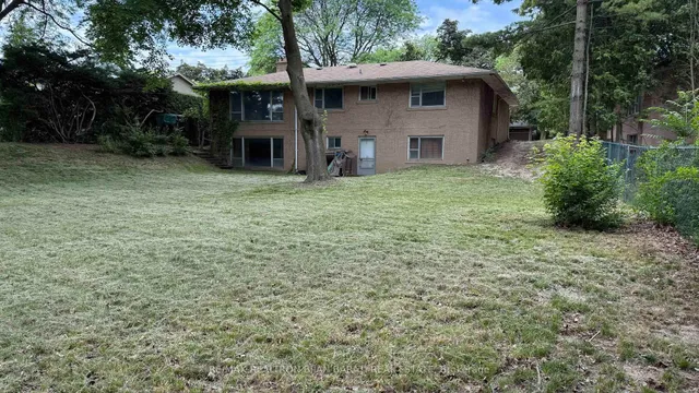 Primary image of 107 Burbank Dr