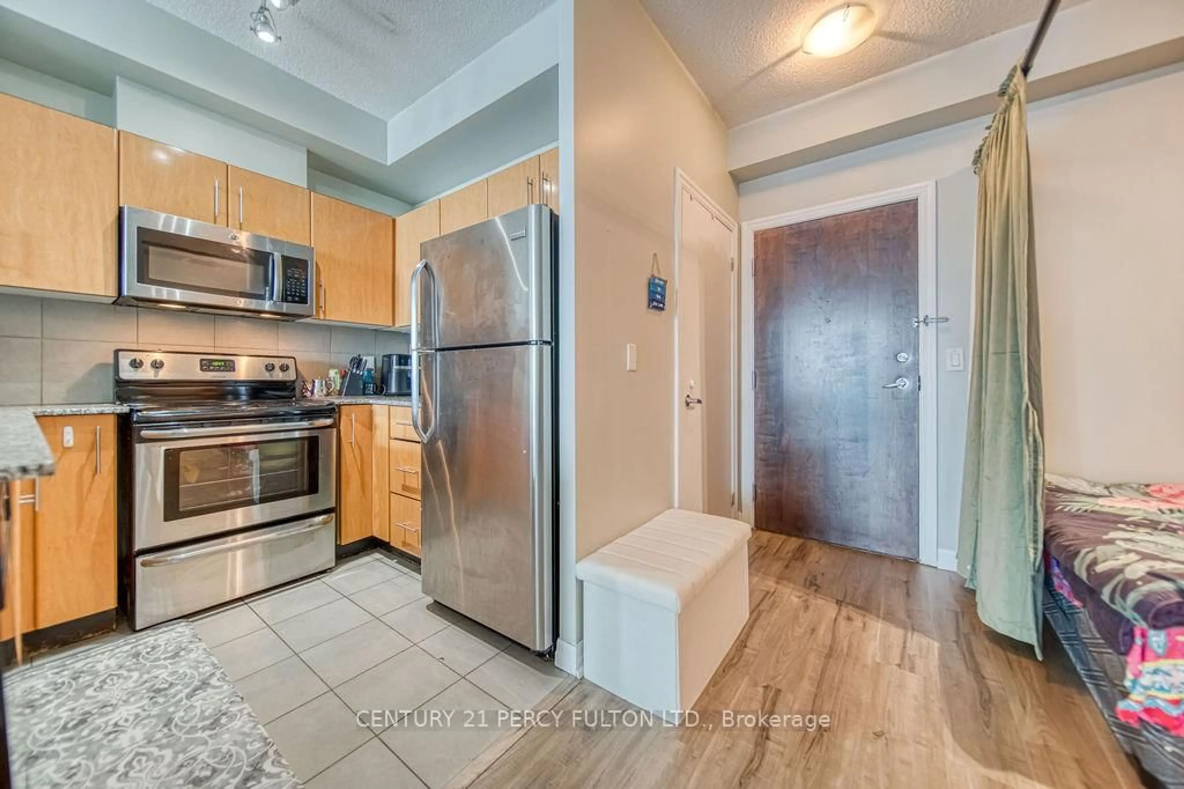 Standard kitchen, unknown for 16 Yonge St #3407, Toronto Ontario M5E 1Z9