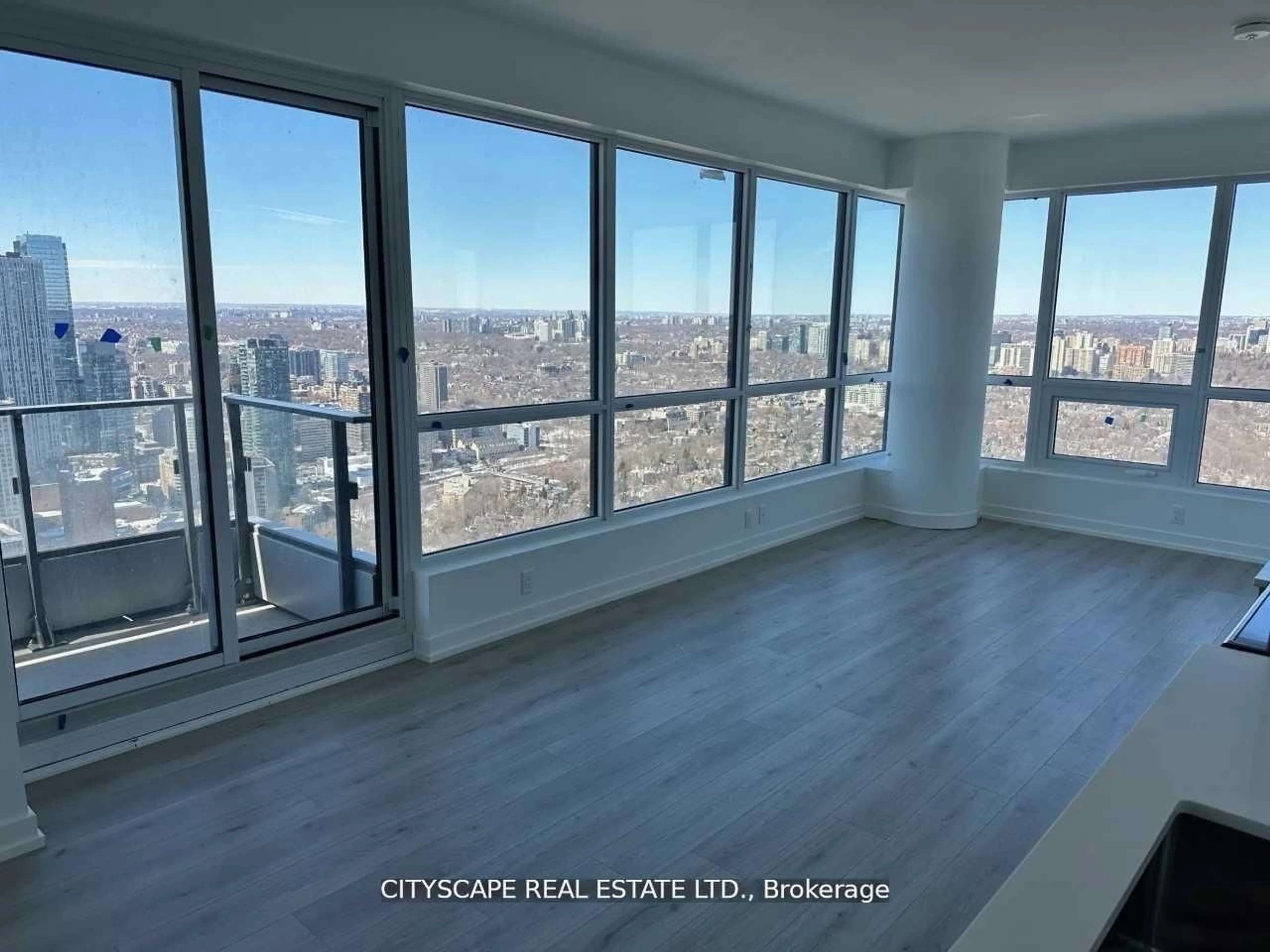 A pic of a room for 395 Bloor St #4904, Toronto Ontario M4W 0B4