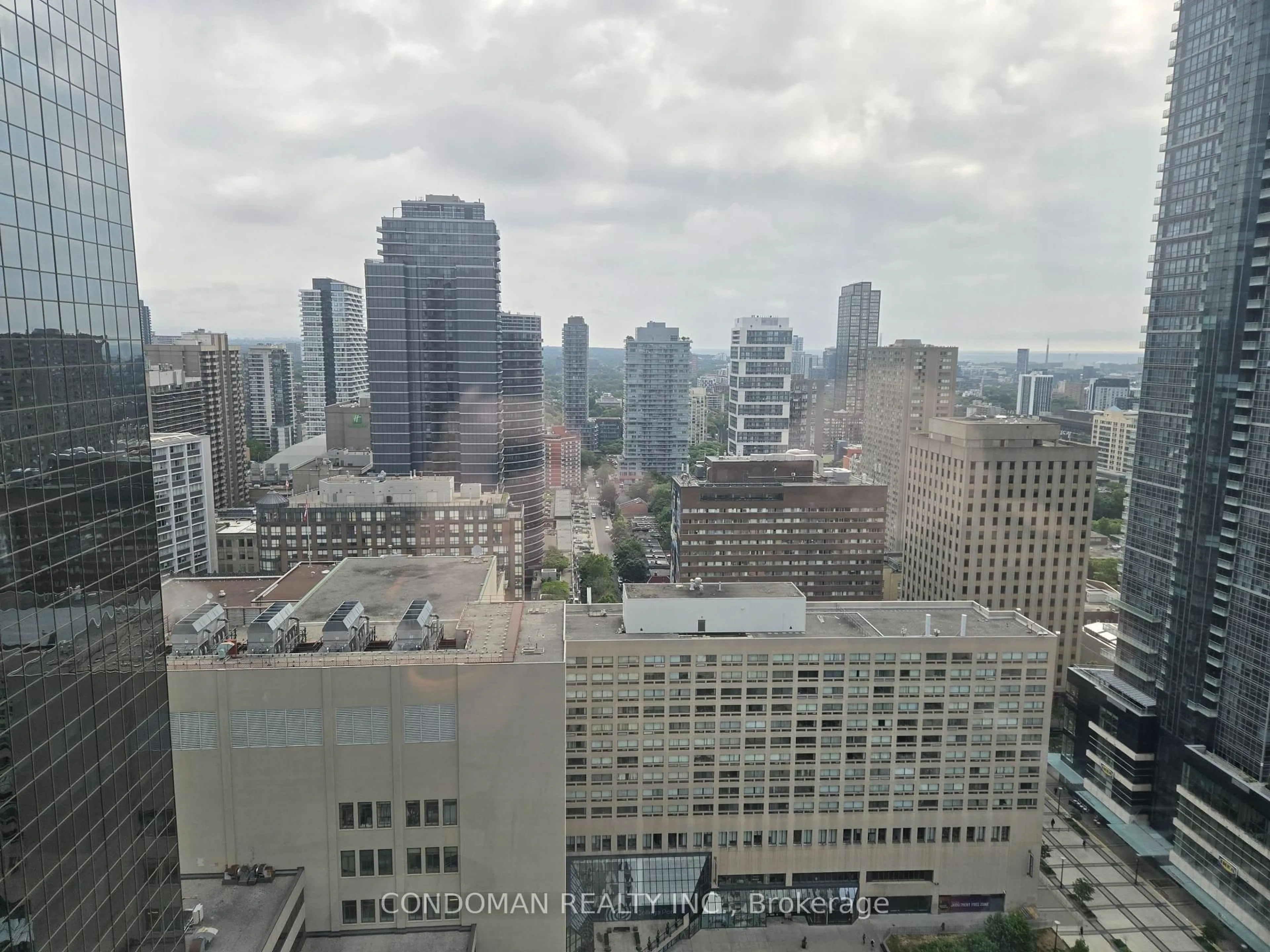 Blurry image for 763 Bay St St #3303, Toronto Ontario M5G 2R3