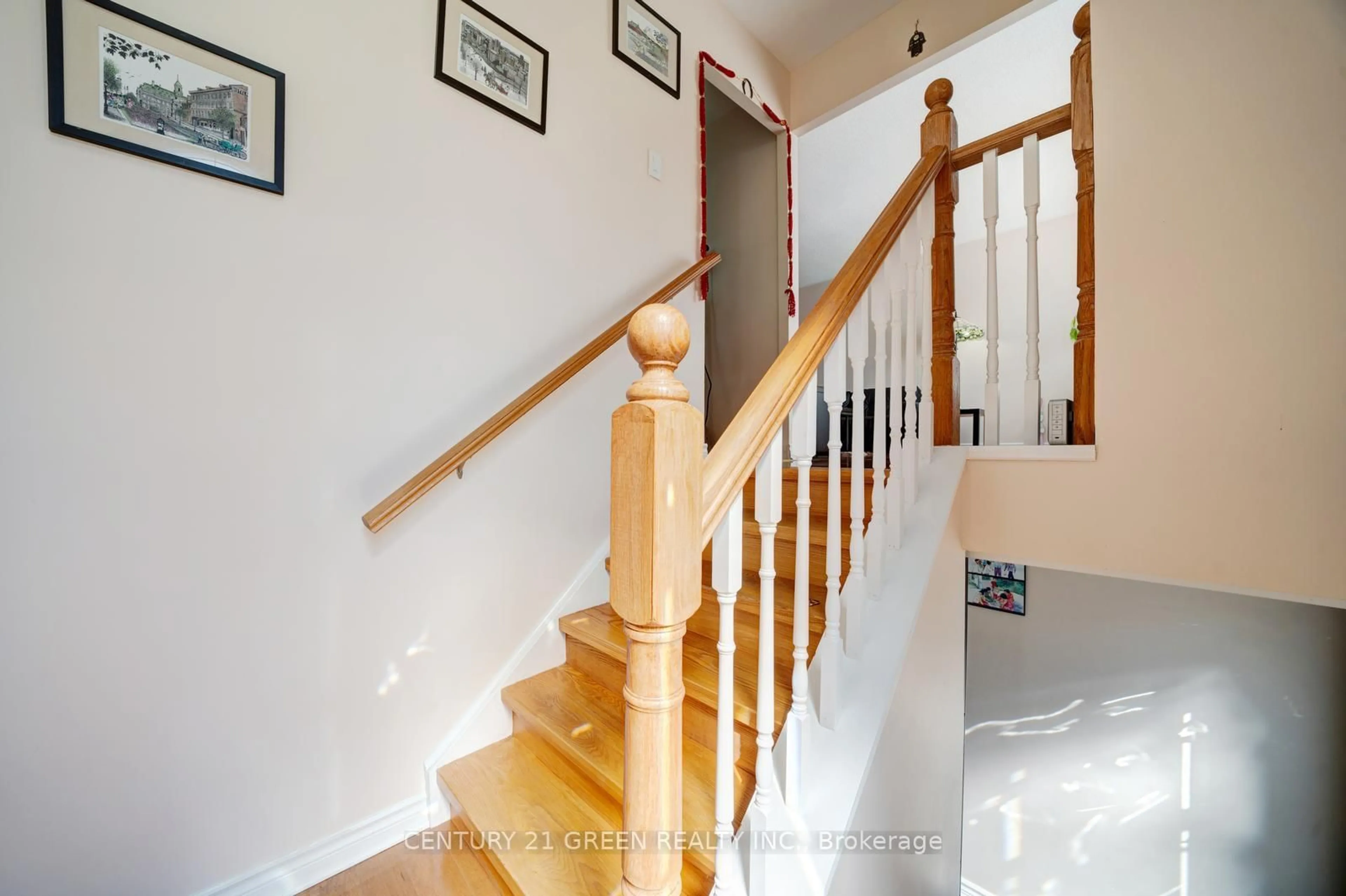 Stairs for 159 Hollyberry Tr, Toronto Ontario M2H 2P2