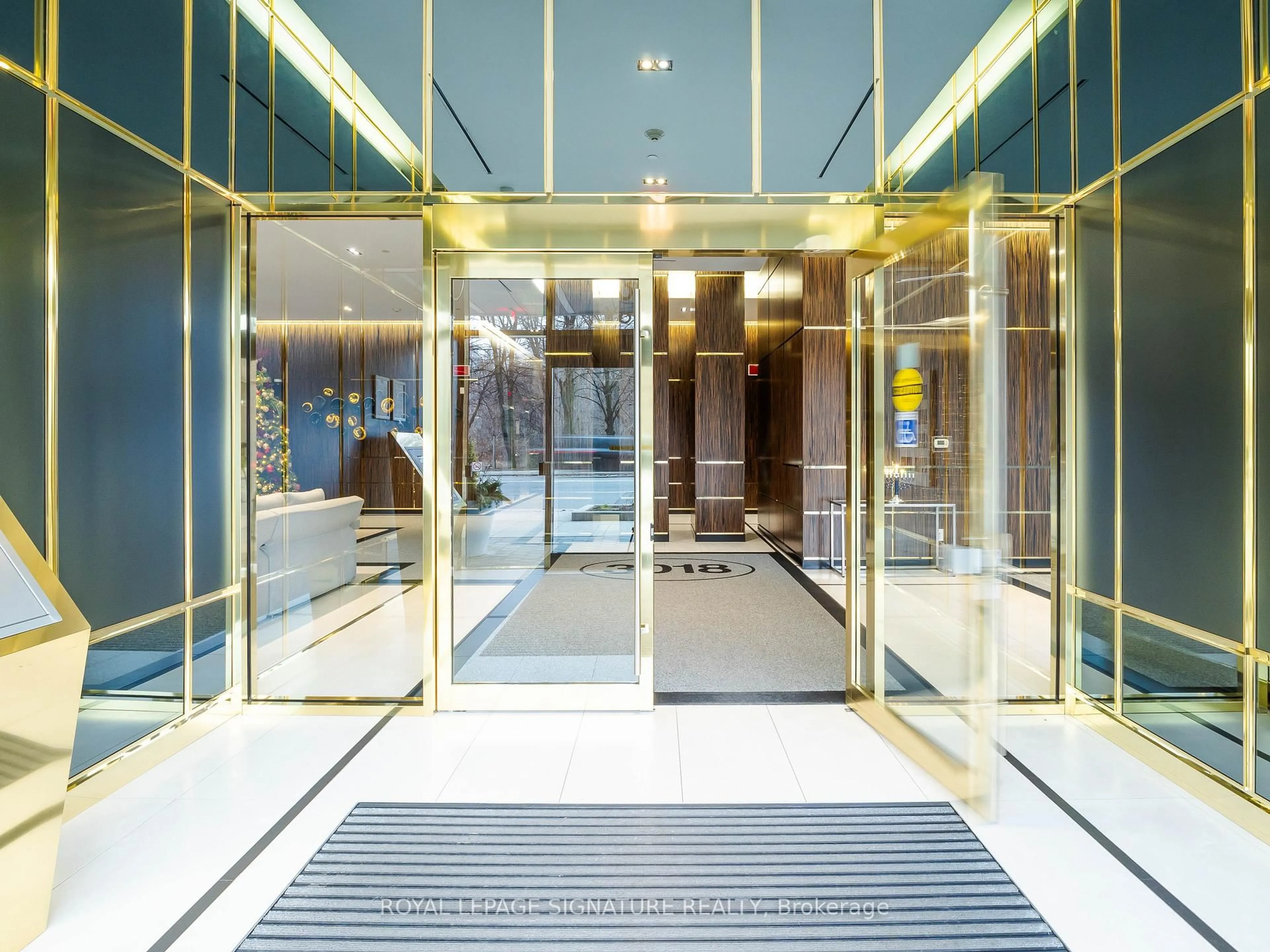 Indoor foyer for 3018 Yonge St #714, Toronto Ontario M4N 0A5