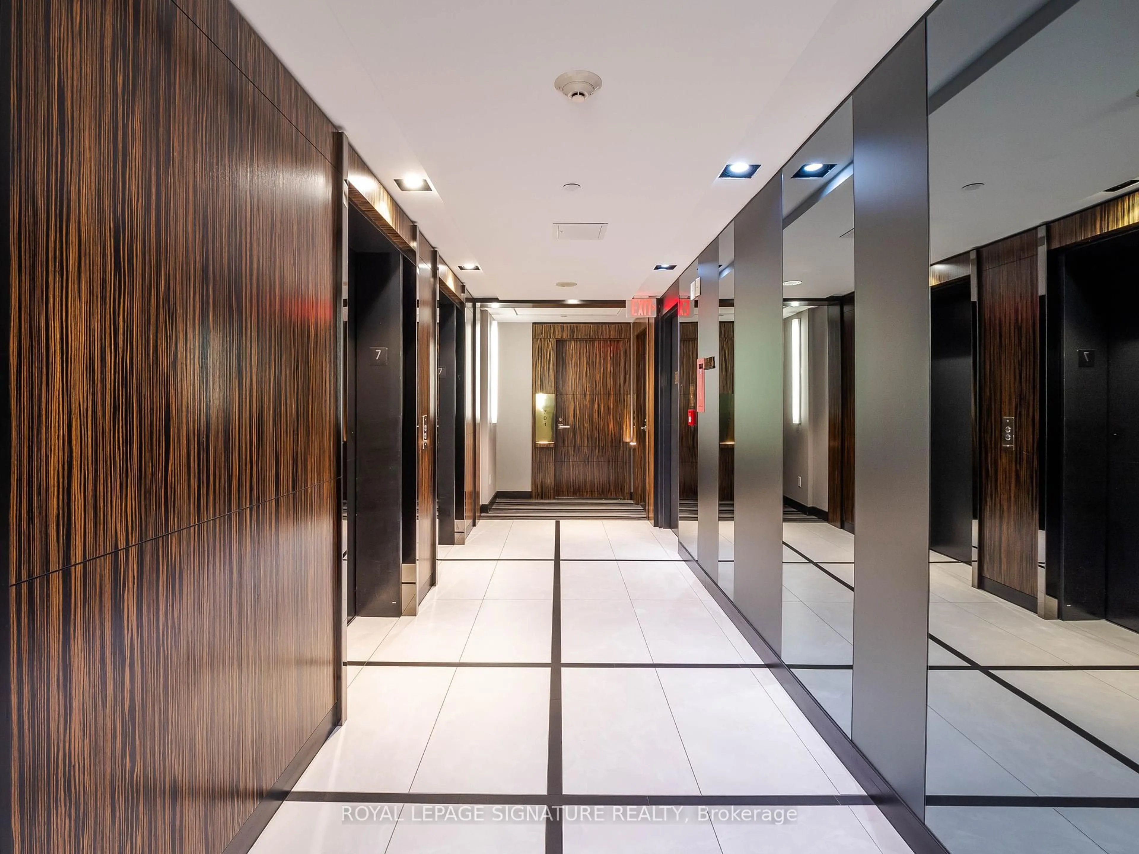 Indoor foyer for 3018 Yonge St #714, Toronto Ontario M4N 0A5