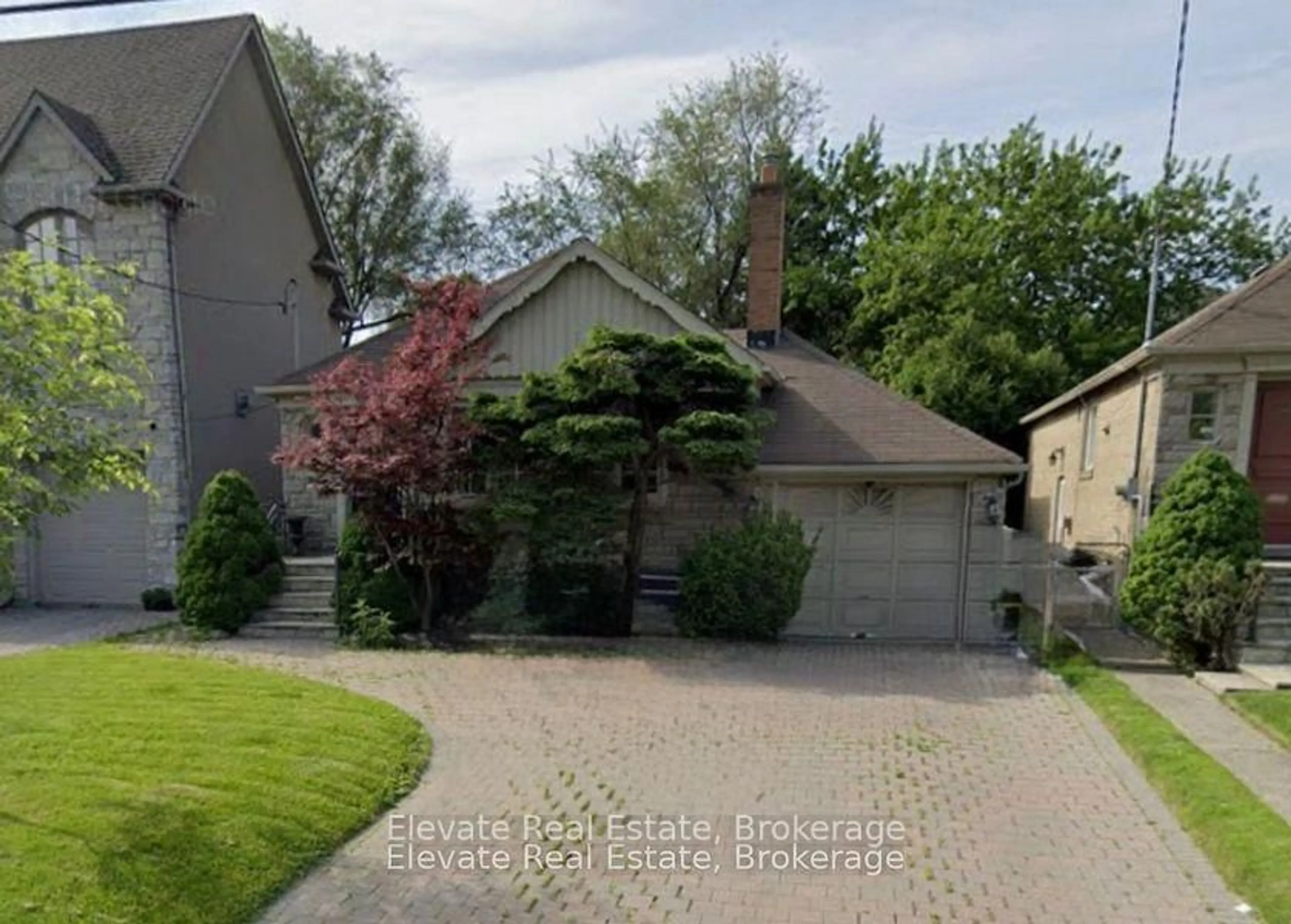 A pic from outside/outdoor area/front of a property/back of a property/a pic from drone, street for 25 Burncrest Dr, Toronto Ontario M5M 2Z2
