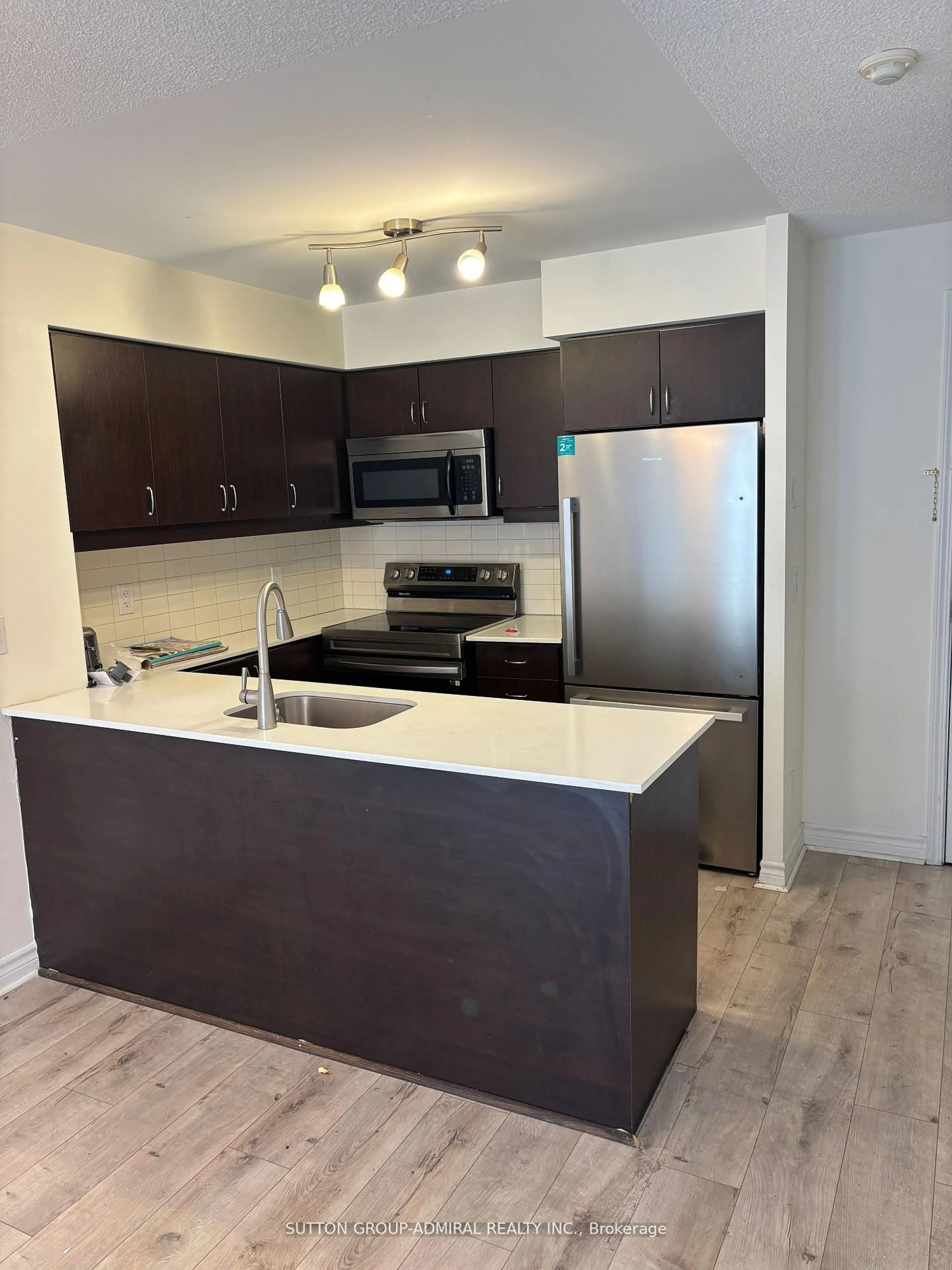 Standard kitchen, wood/laminate floor for 27 Rean Dr #604, Toronto Ontario M2K 0A6