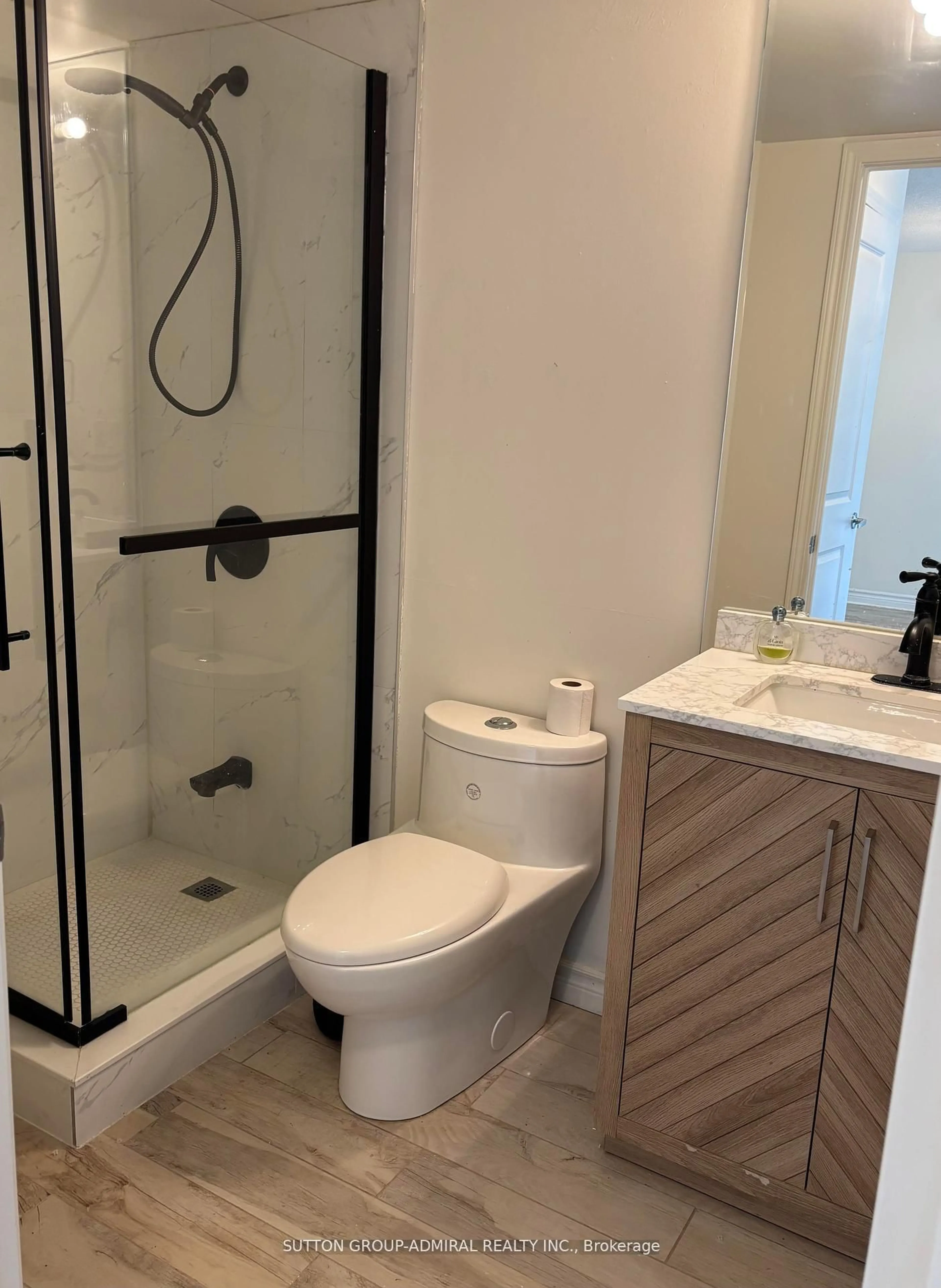 Standard bathroom, ceramic/tile floor for 27 Rean Dr #604, Toronto Ontario M2K 0A6