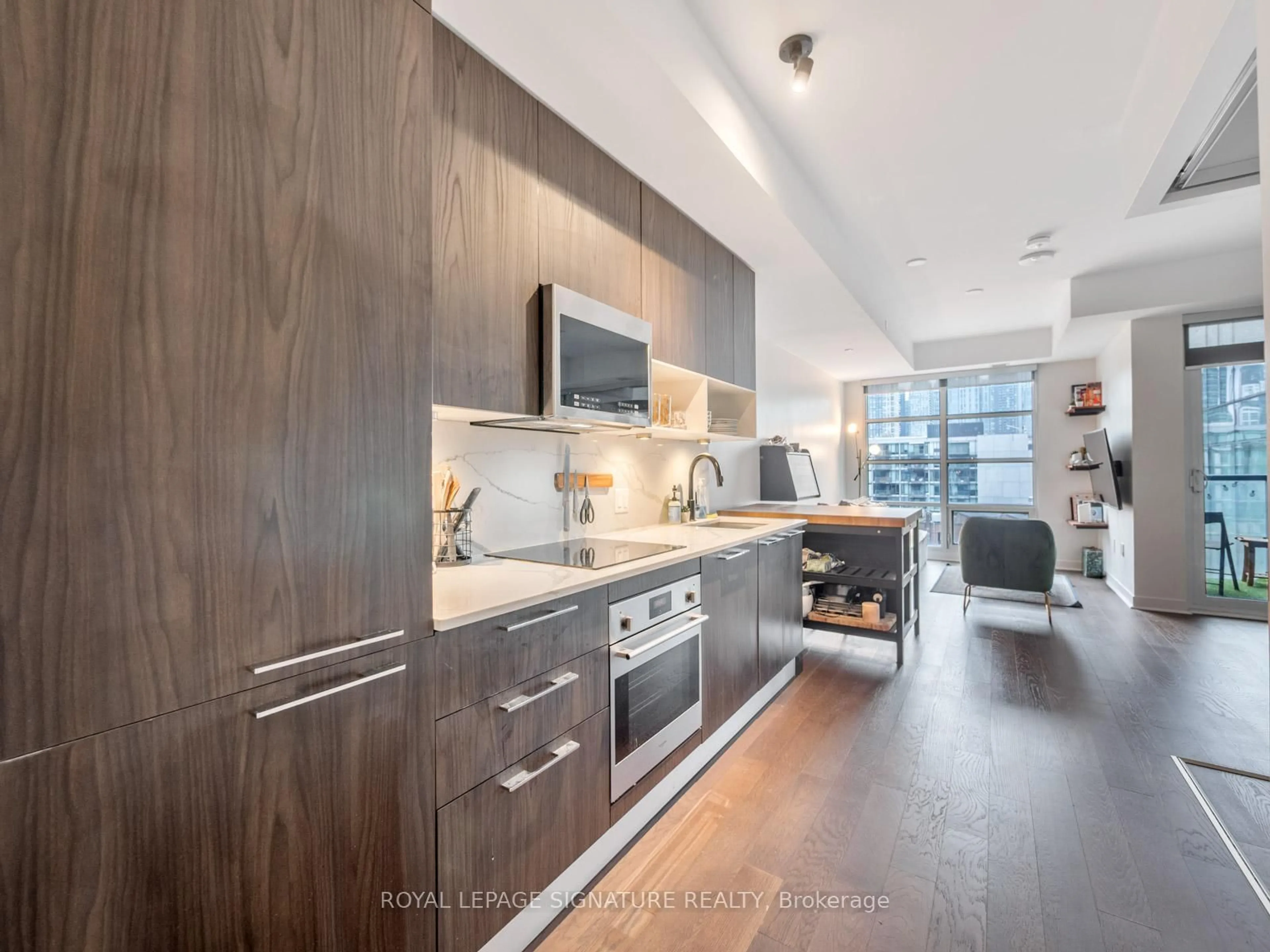 Open concept kitchen, unknown for 501 Adelaide St #905, Toronto Ontario M5V 0R3