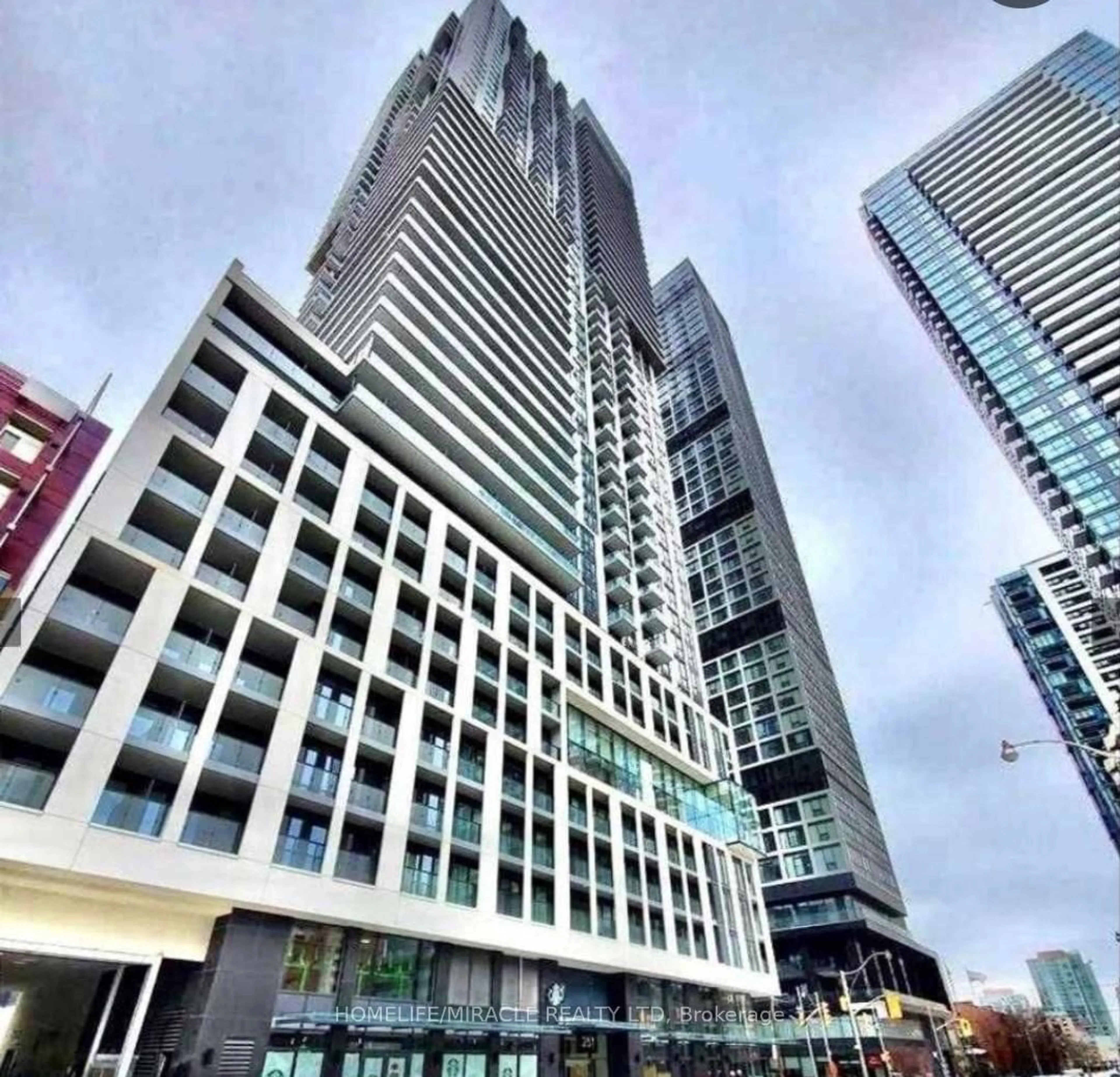Indoor foyer for 251 Jarvis St #3906, Toronto Ontario M5B 0C3