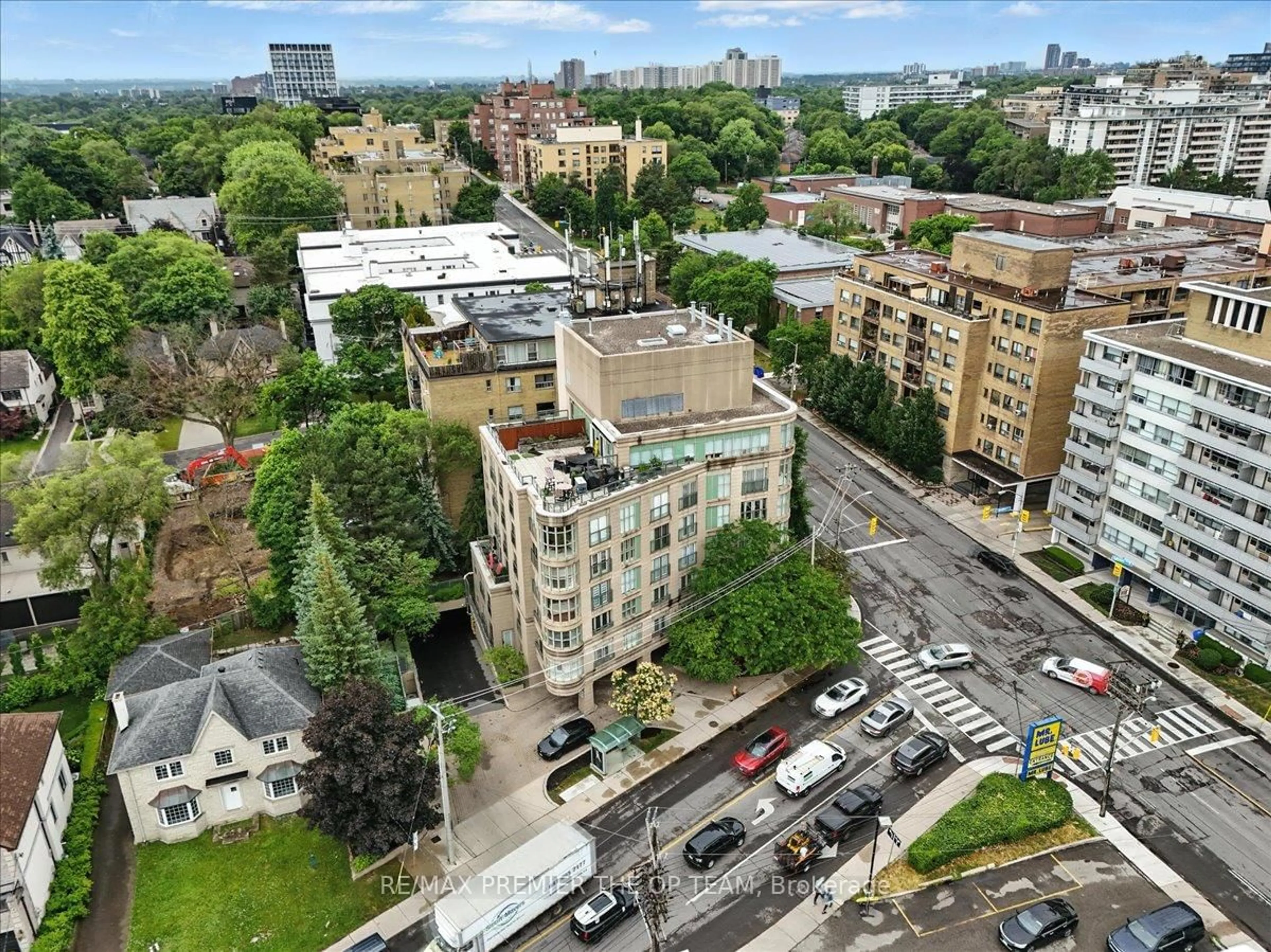 A pic from outside/outdoor area/front of a property/back of a property/a pic from drone, city buildings view from balcony for 800 Spadina Rd #401, Toronto Ontario M5P 3N2