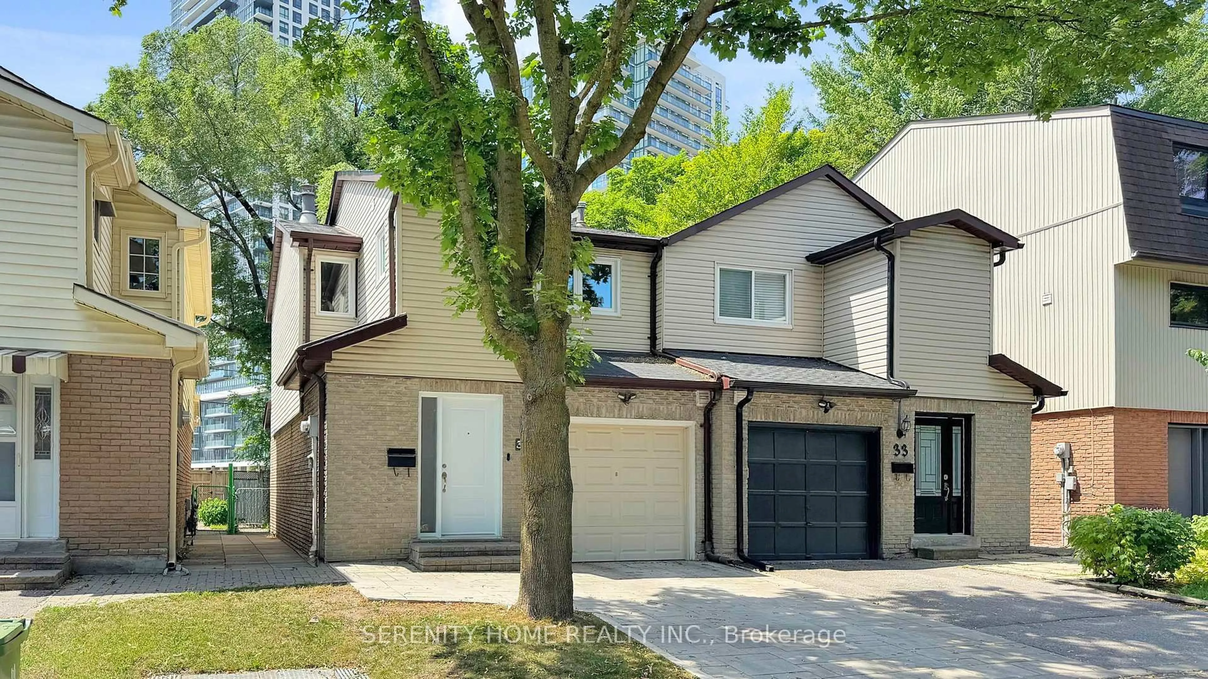 Home with vinyl exterior material, street for 35 Snapdragon Dr, Toronto Ontario M2J 4X5