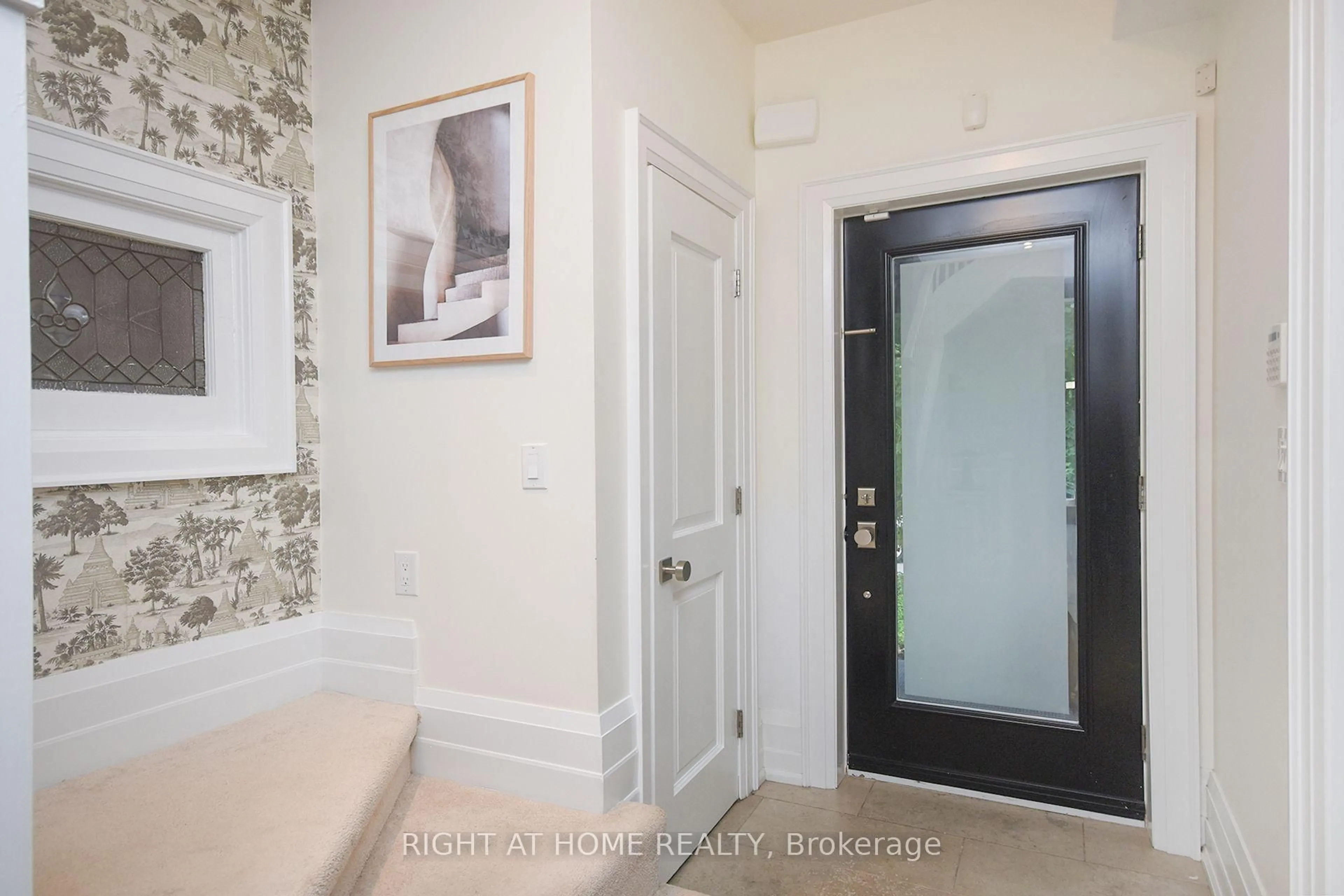 Indoor entryway for 104 Summerhill Ave, Toronto Ontario M4T 1B2