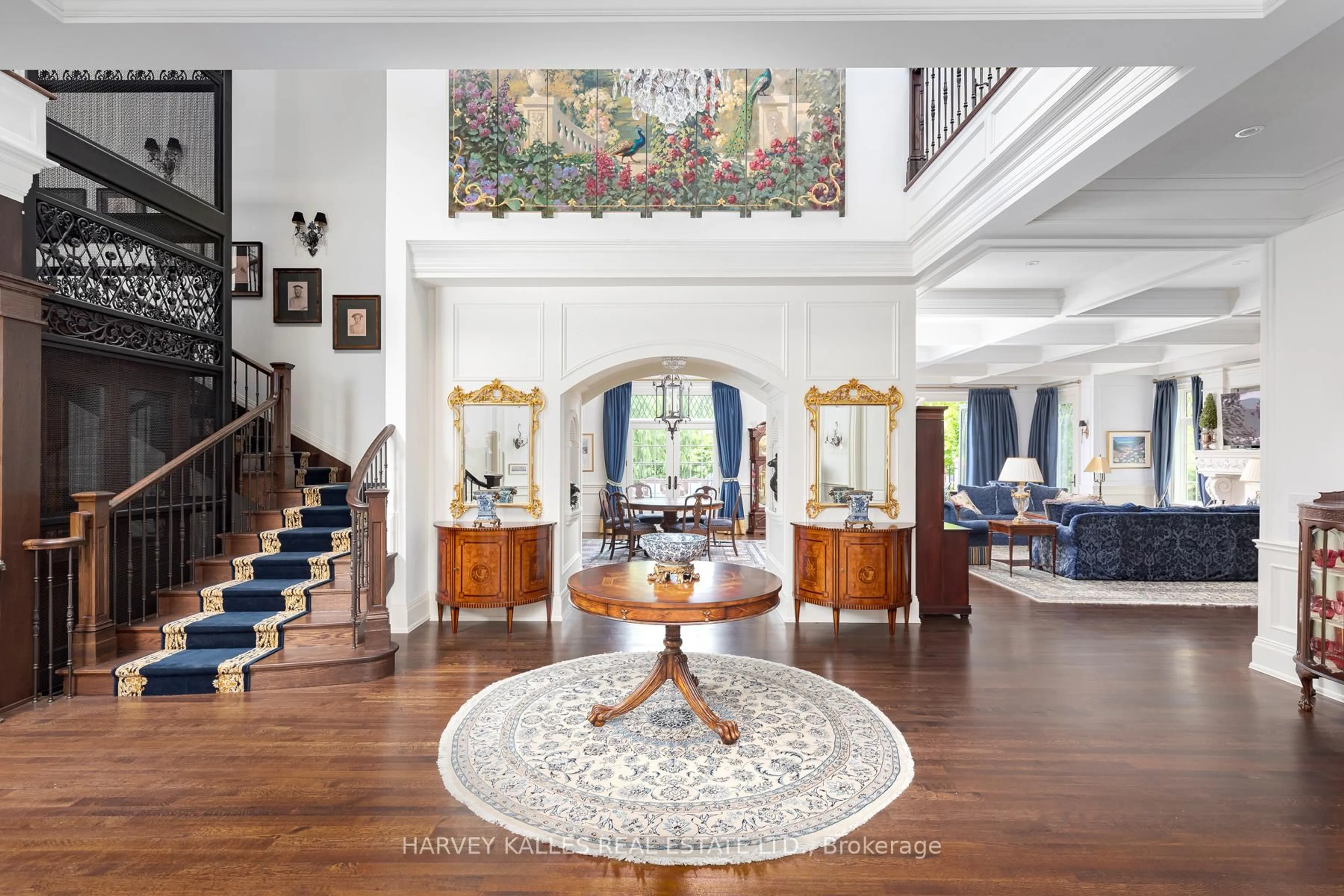 Indoor foyer for 8 Swansdown Dr, Toronto Ontario M2L 2N1
