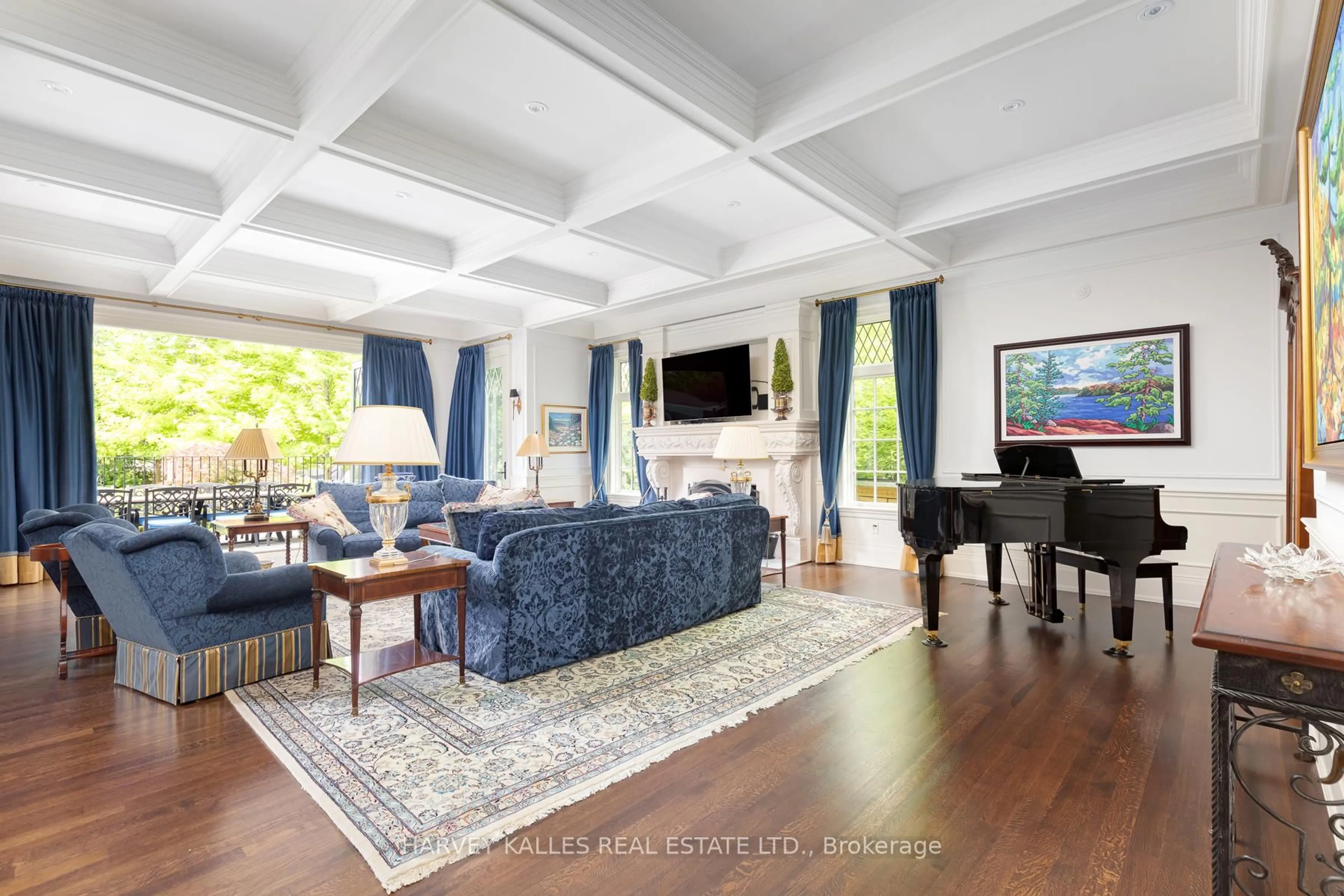 Living room with furniture, unknown for 8 Swansdown Dr, Toronto Ontario M2L 2N1