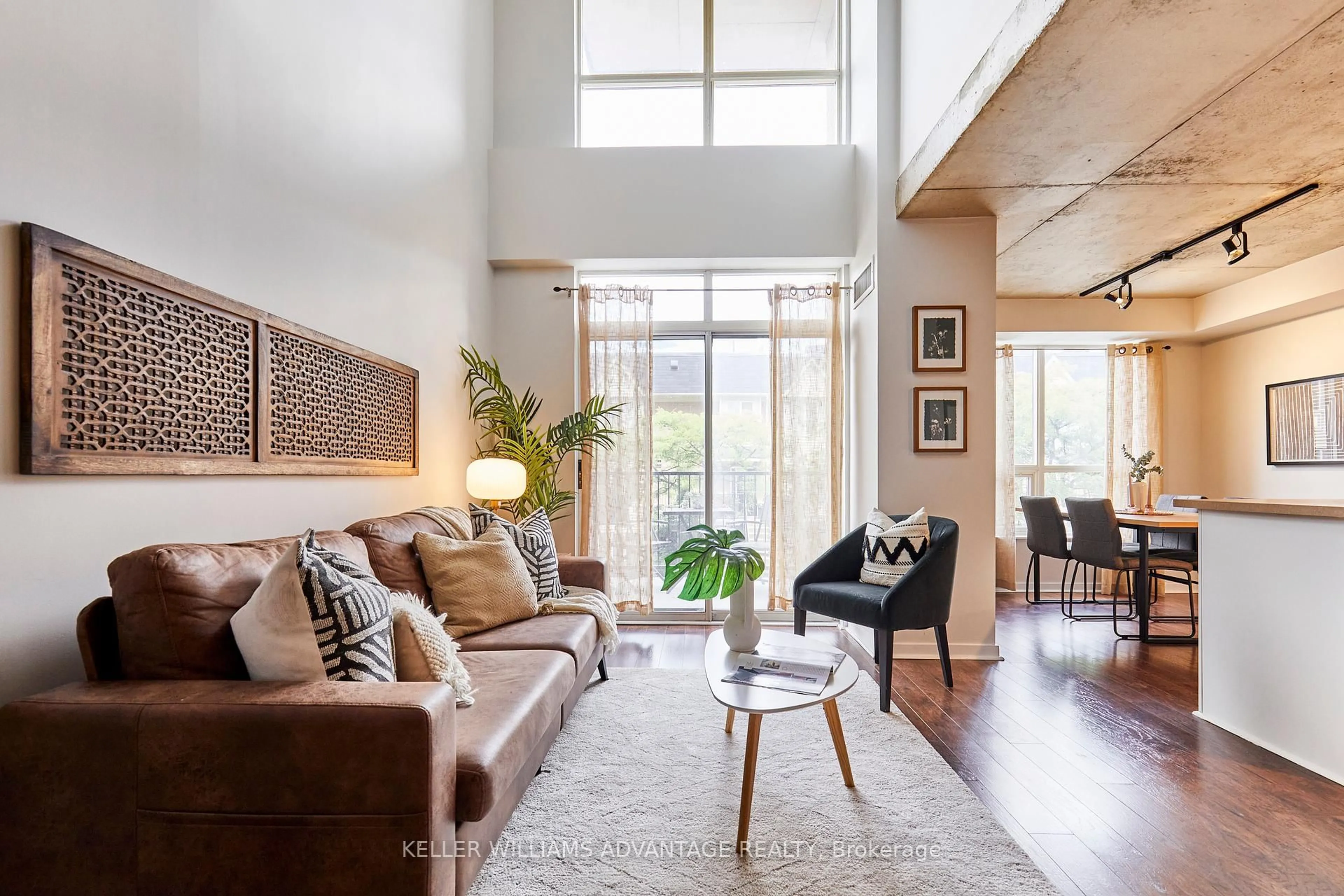 Living room with furniture, unknown for 800 King St #201, Toronto Ontario M5V 3M7