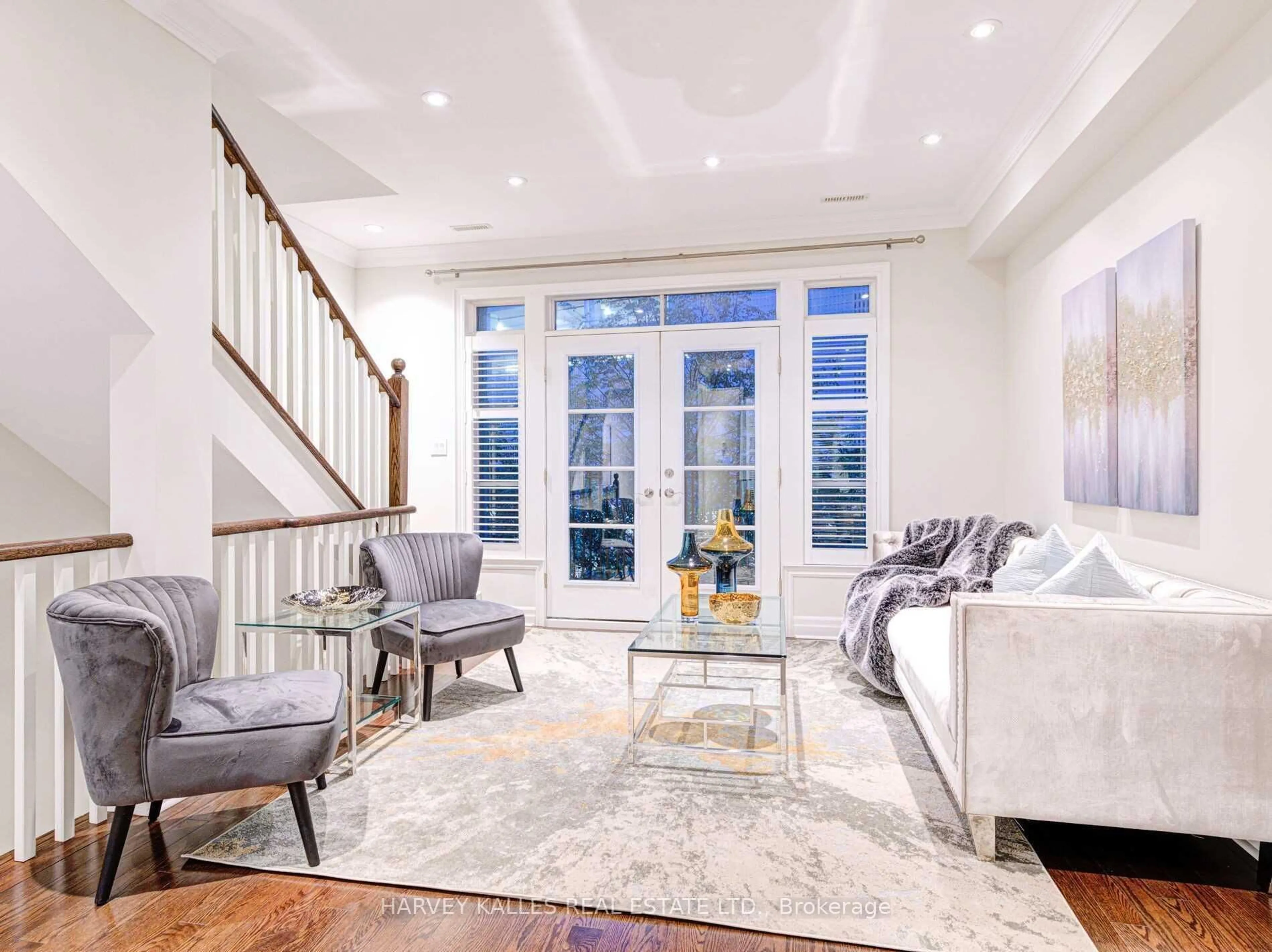 Living room with furniture, unknown for 73 Pleasant Blvd, Toronto Ontario M4T 1K2