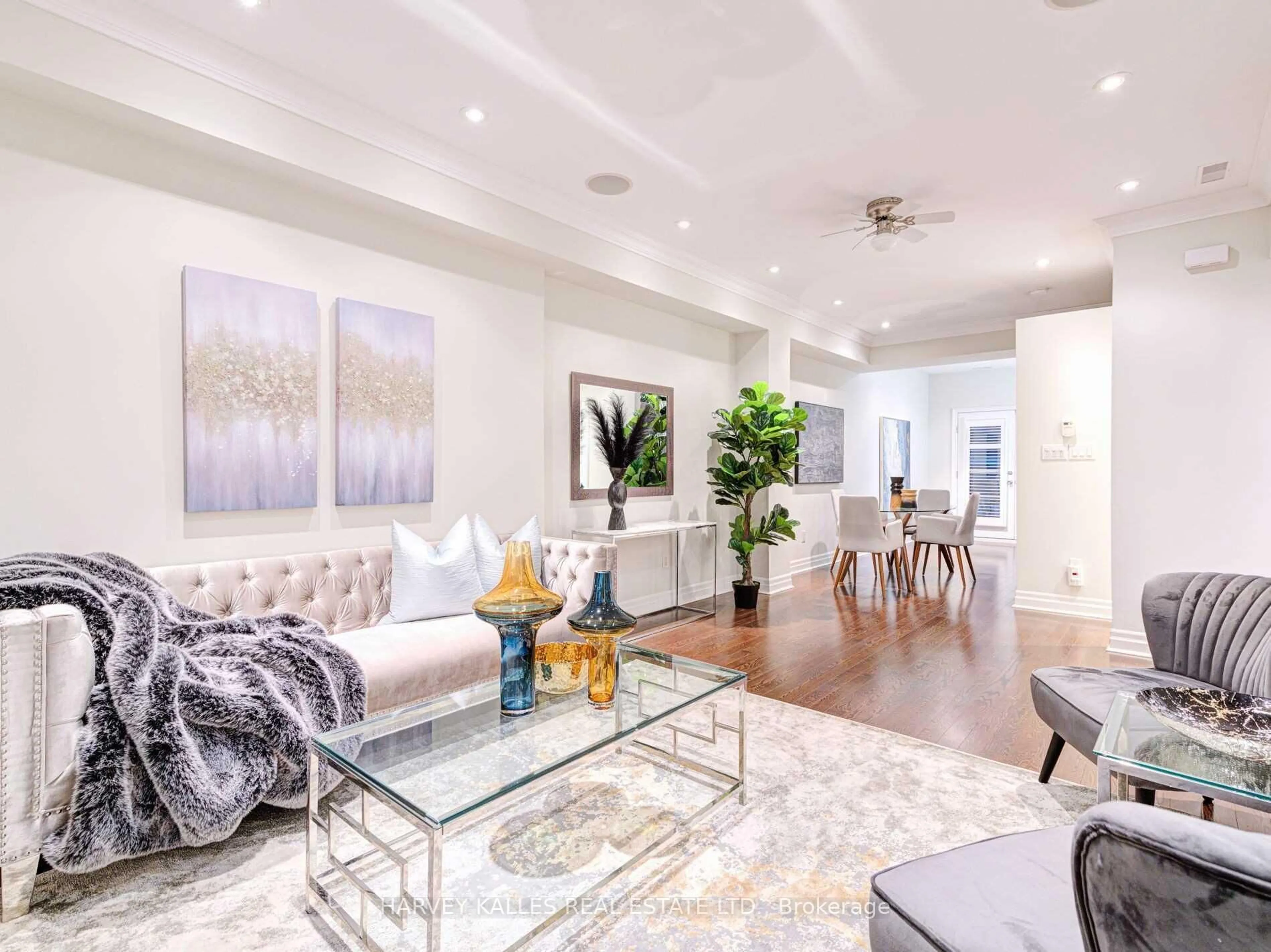 Living room with furniture, unknown for 73 Pleasant Blvd, Toronto Ontario M4T 1K2