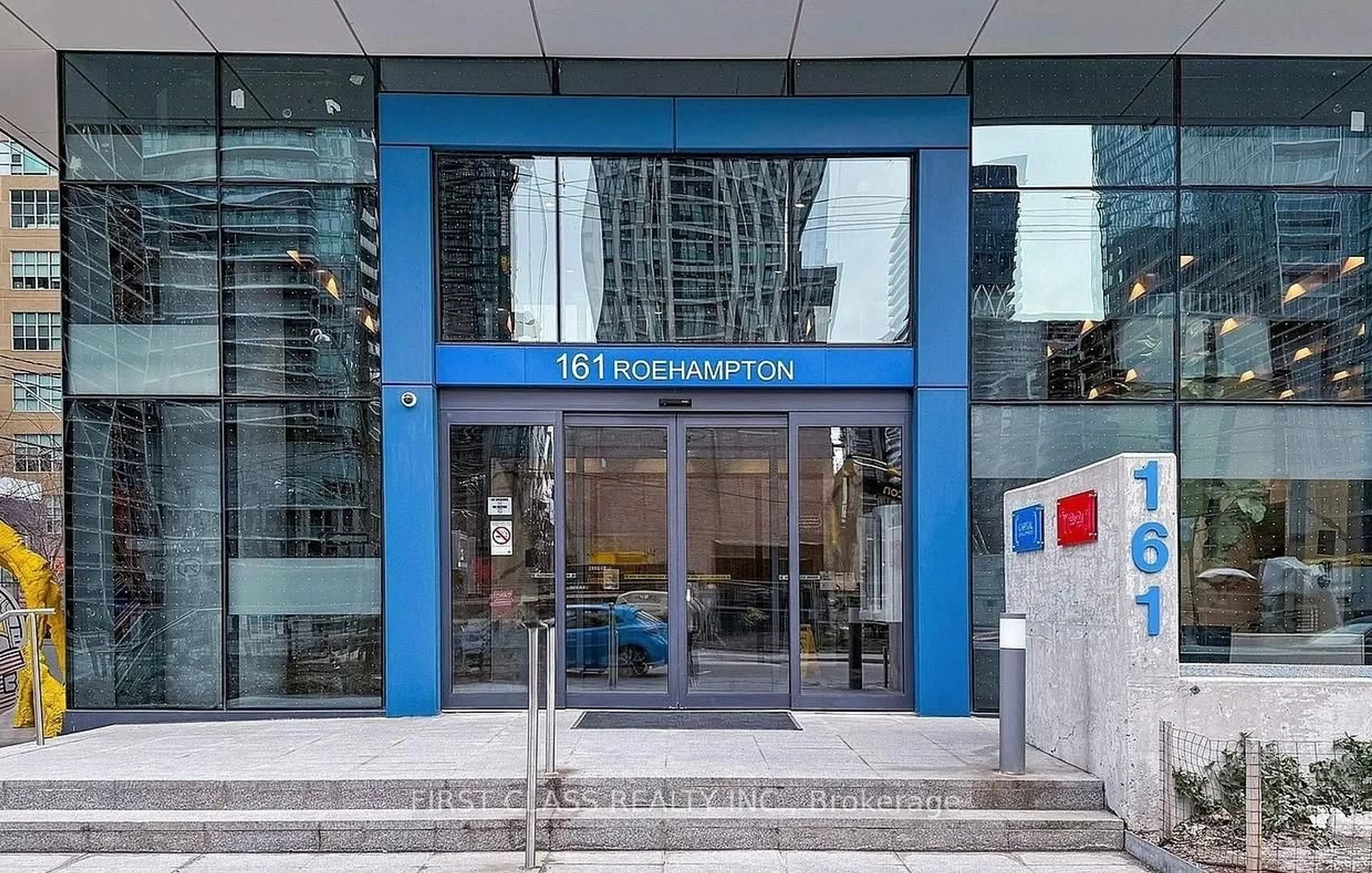Indoor foyer for 161 Roehampton Ave #618, Toronto Ontario M4P 0C8