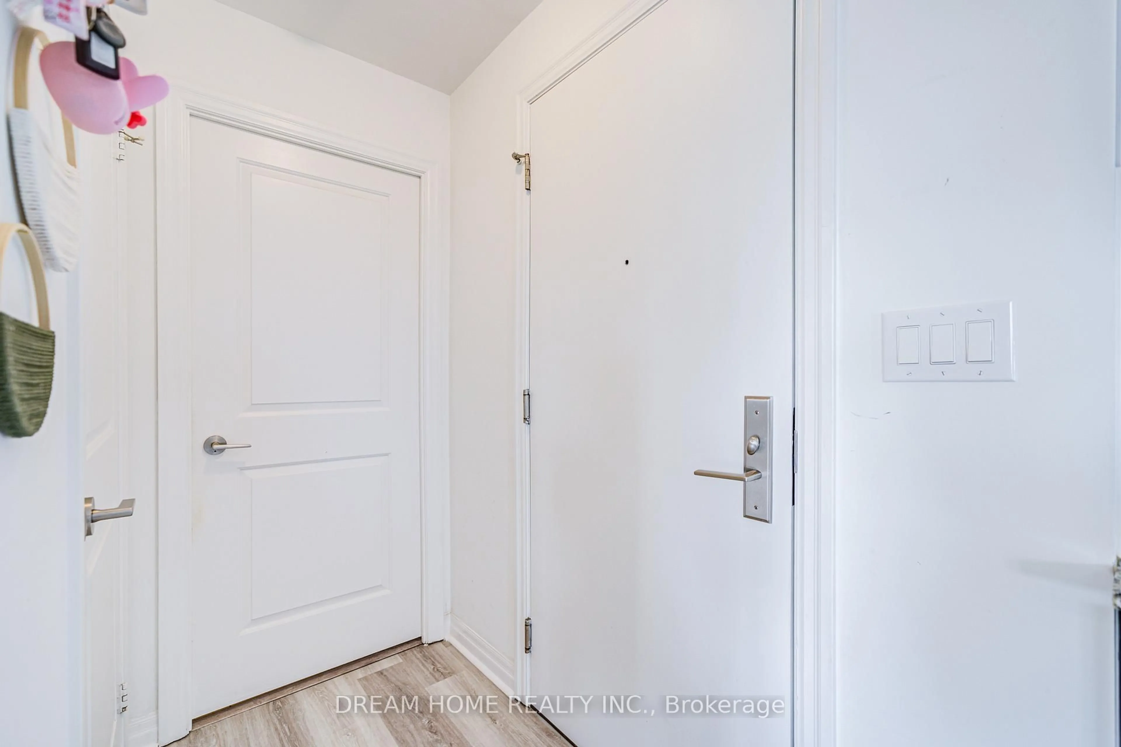 Indoor entryway for 2015 Sheppard Ave #904, Toronto Ontario M2J 0B3