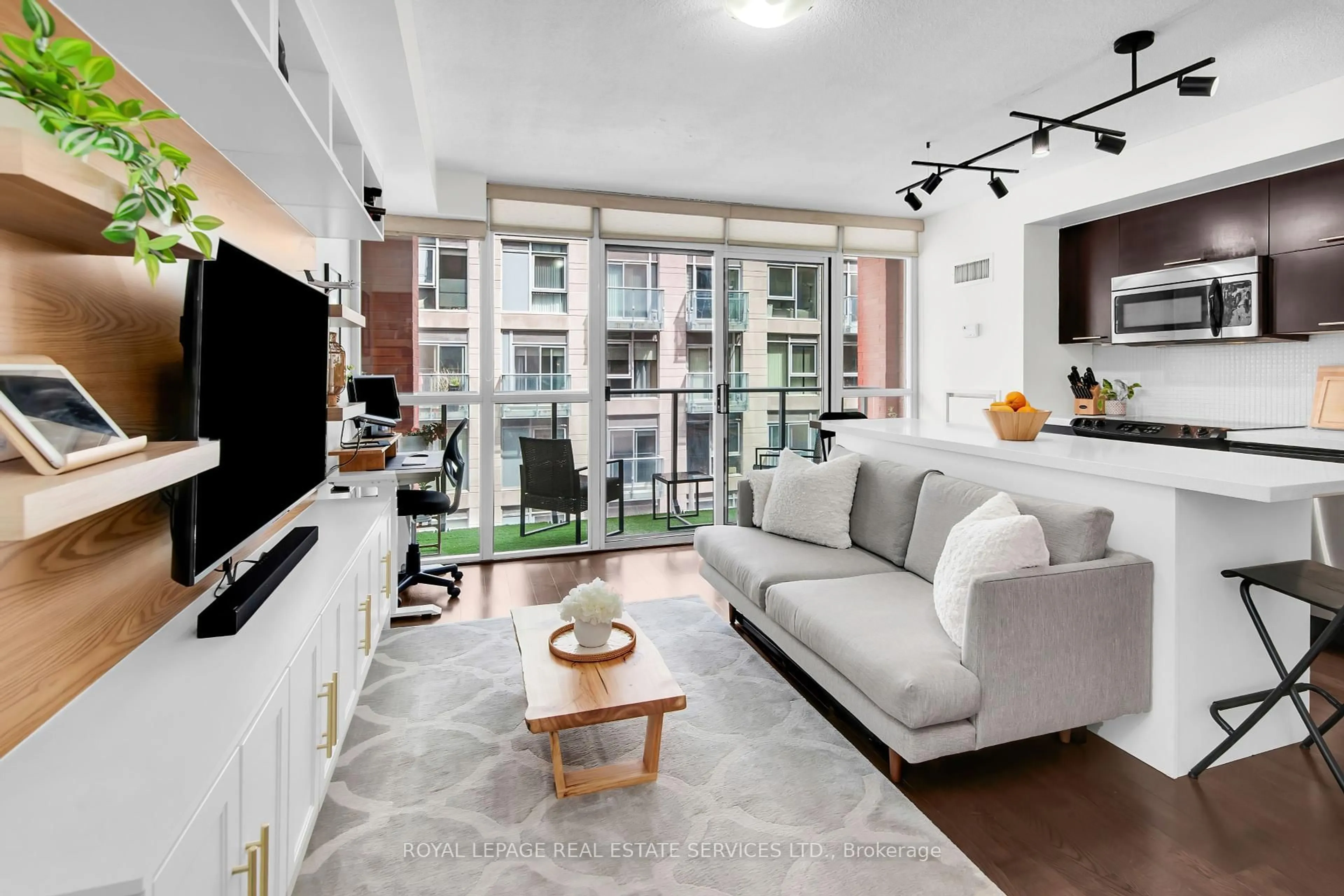 Living room with furniture, unknown for 21 Nelson St #510, Toronto Ontario M5V 3H9