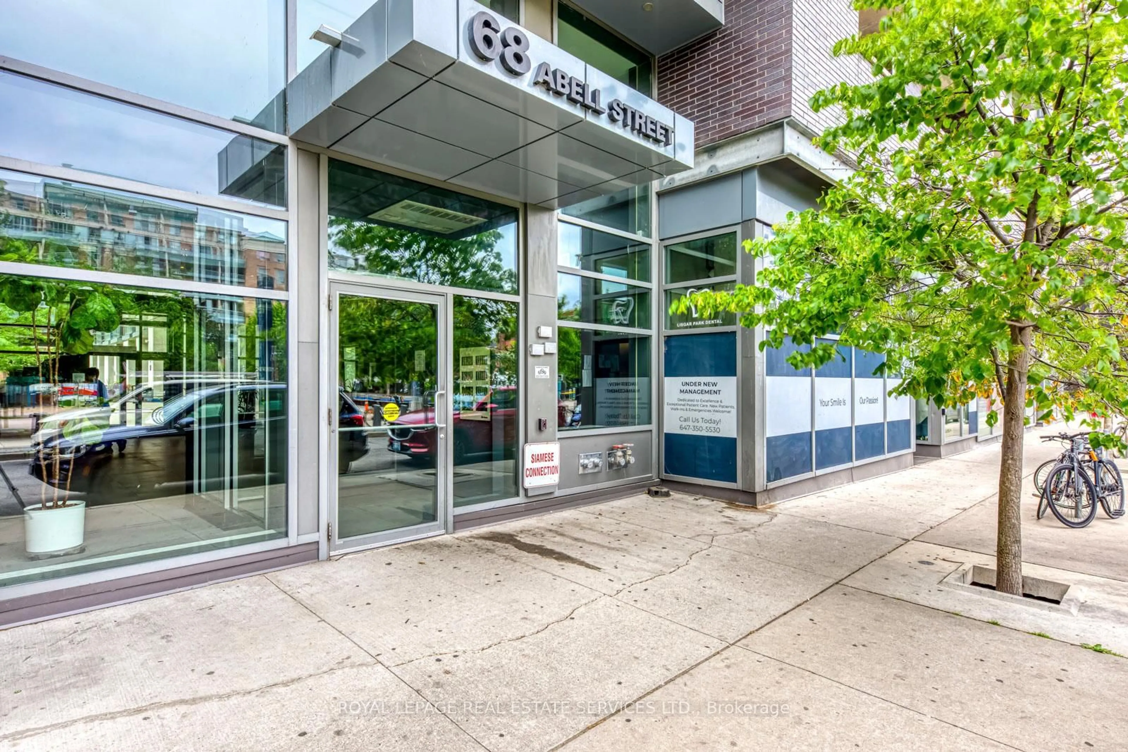 Indoor foyer for 68 Abell St #1136, Toronto Ontario M6J 0B1
