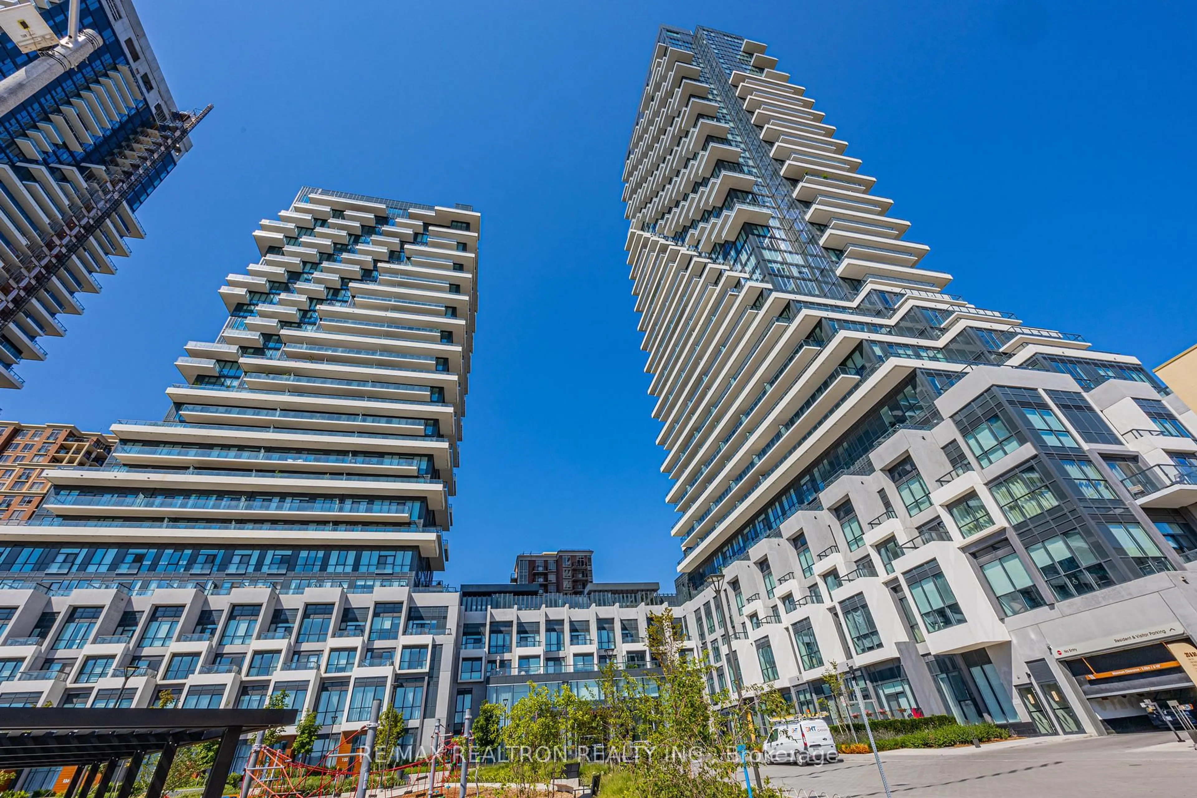 A pic from outside/outdoor area/front of a property/back of a property/a pic from drone, unknown for 30 Inn On The Park Dr #1510, Toronto Ontario M3C 0P7