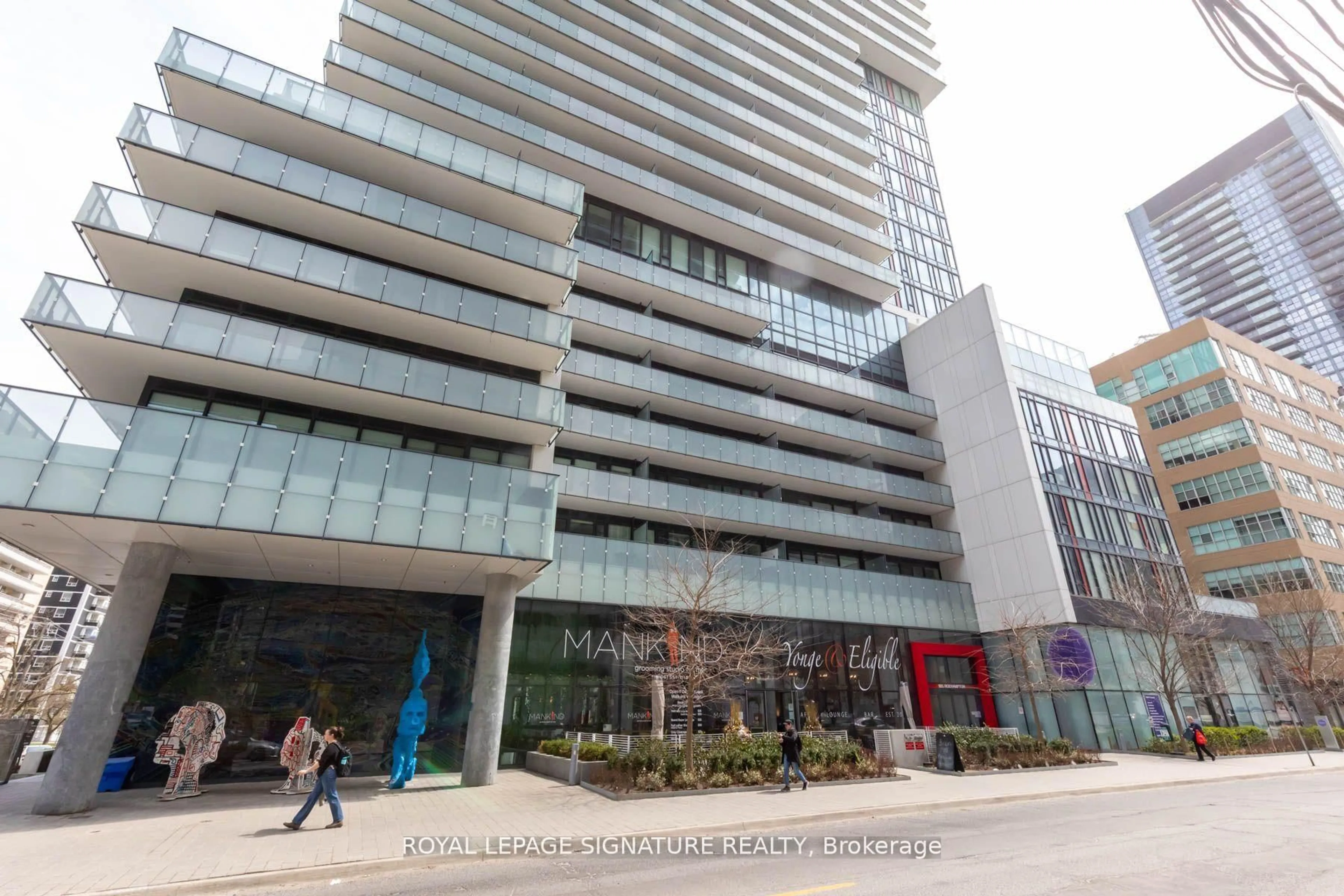 Indoor foyer for 185 Roehampton Ave #2805, Toronto Ontario M4P 0C6