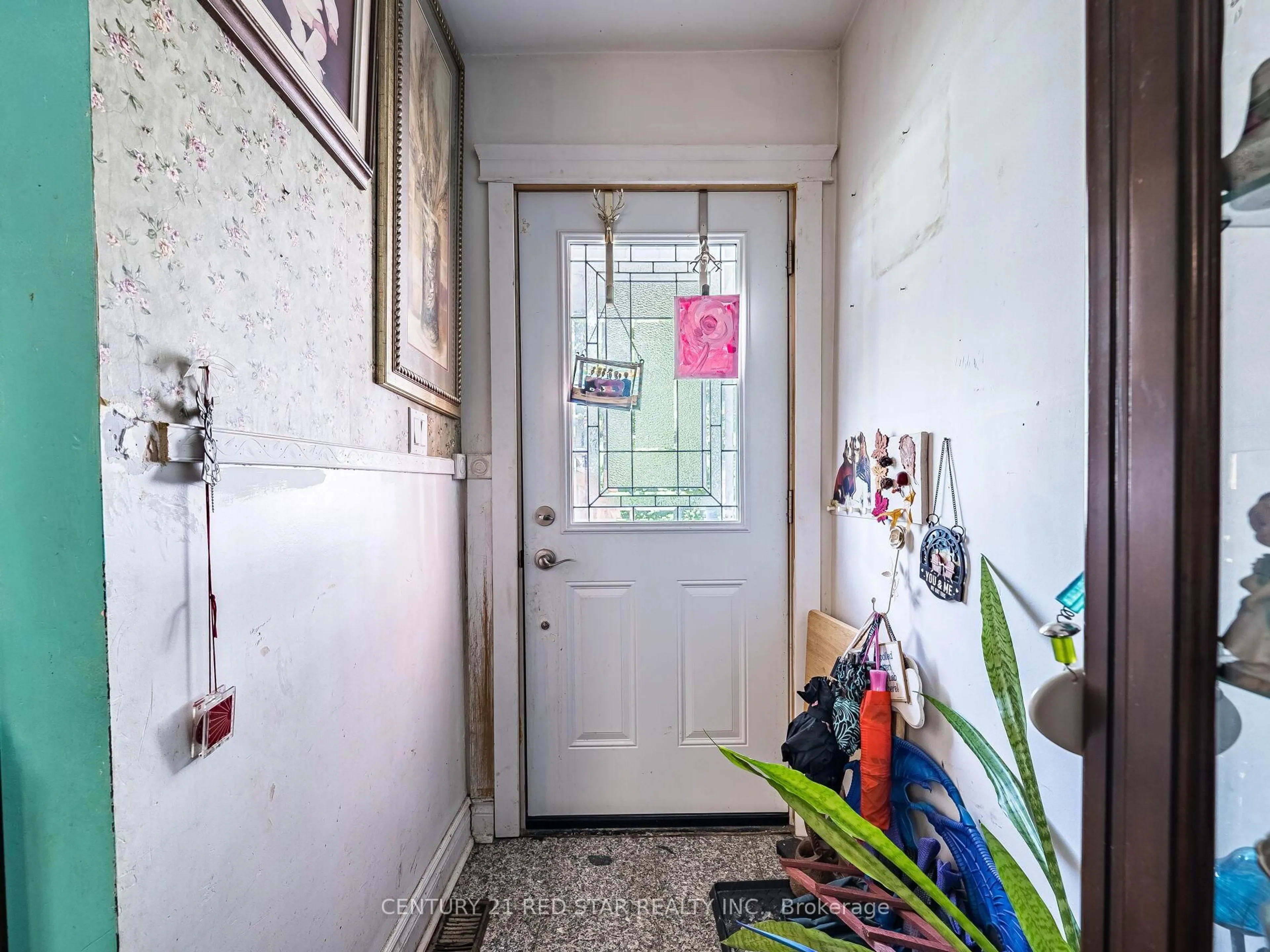 Indoor entryway for 165 Robina Ave, Toronto Ontario M6C 3Y8