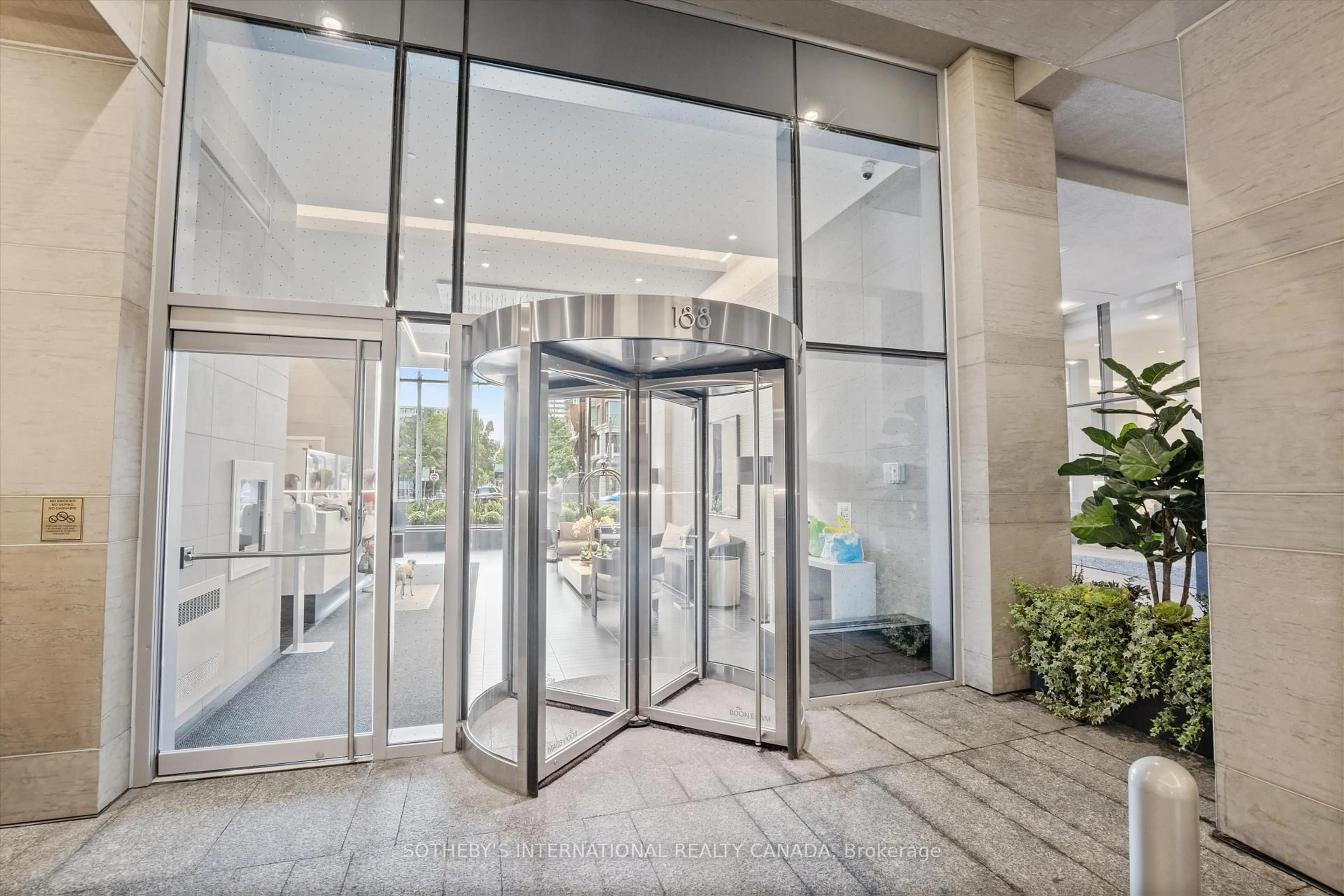Indoor foyer for 188 Cumberland St #604, Toronto Ontario M5R 0B6