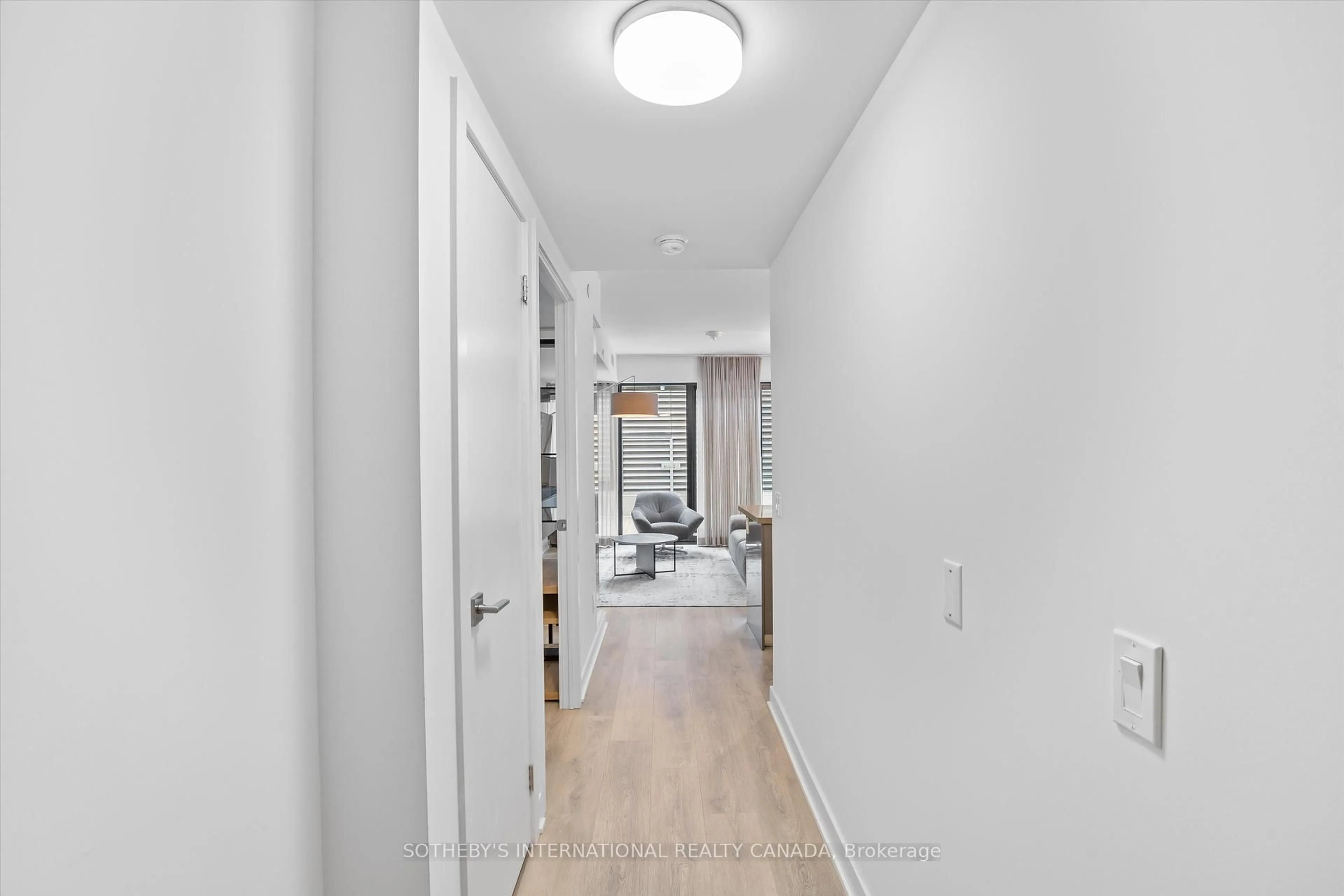 Indoor entryway for 188 Cumberland St #604, Toronto Ontario M5R 0B6