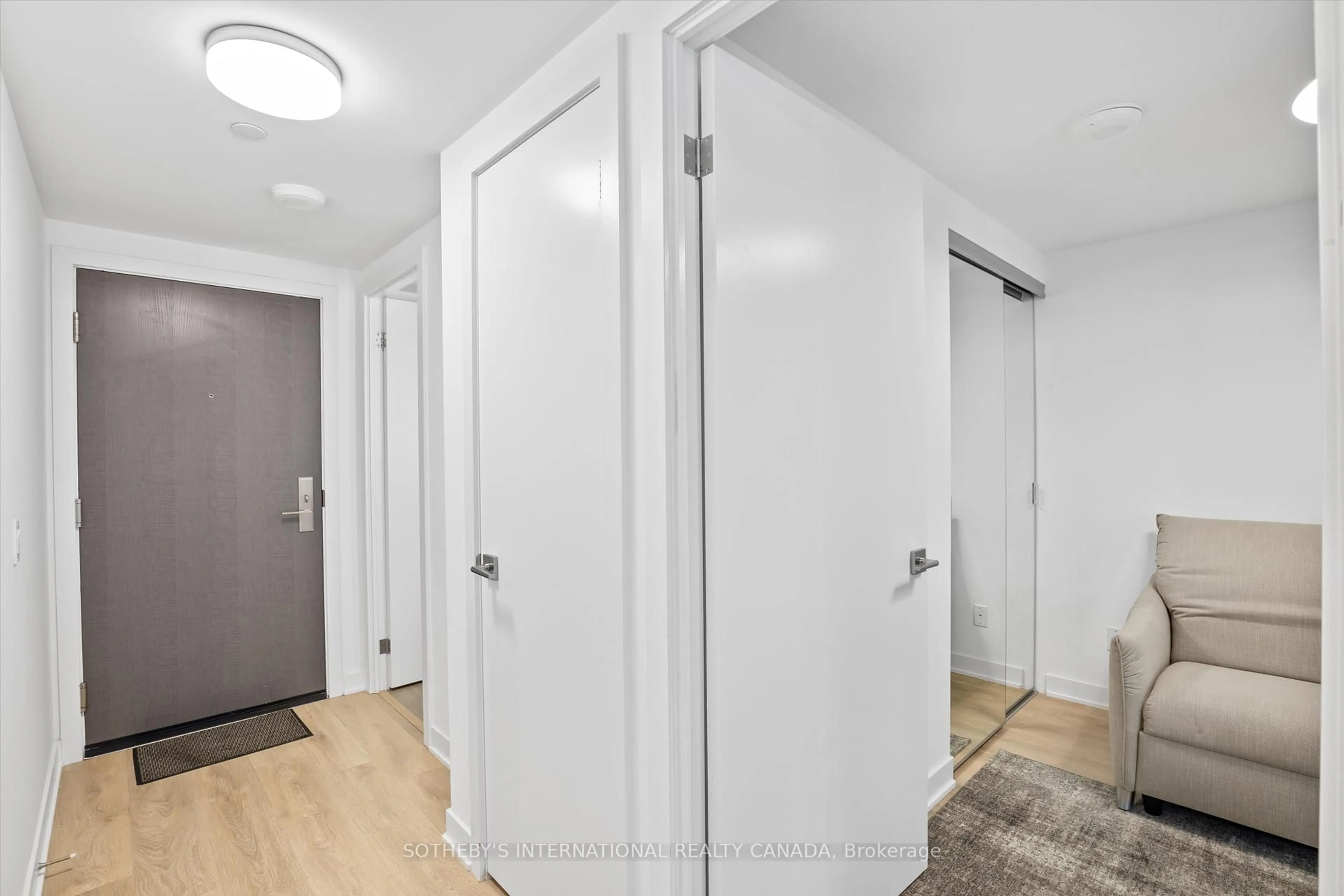 Unknown for 188 Cumberland St #604, Toronto Ontario M5R 0B6