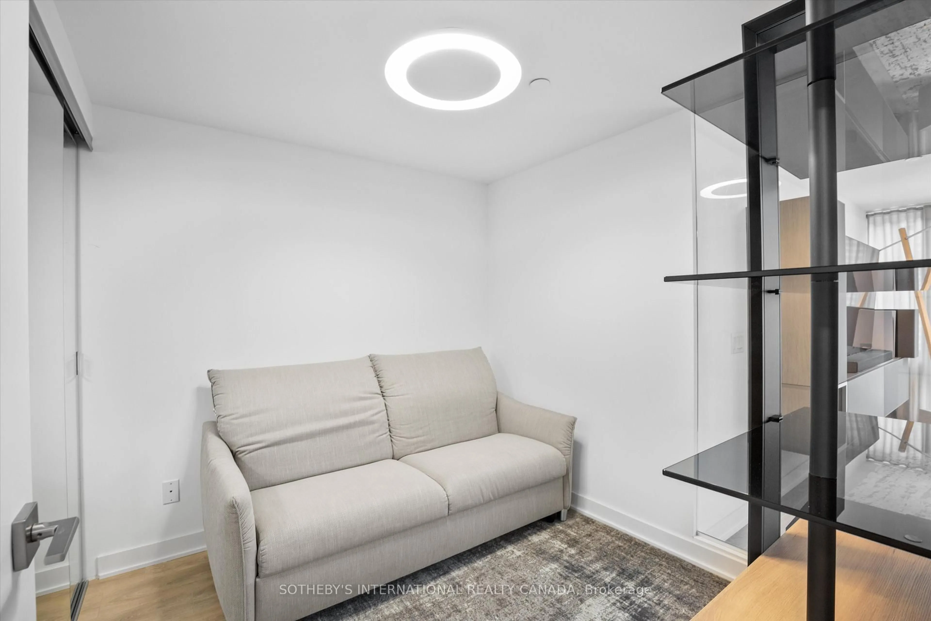A pic of a room for 188 Cumberland St #604, Toronto Ontario M5R 0B6