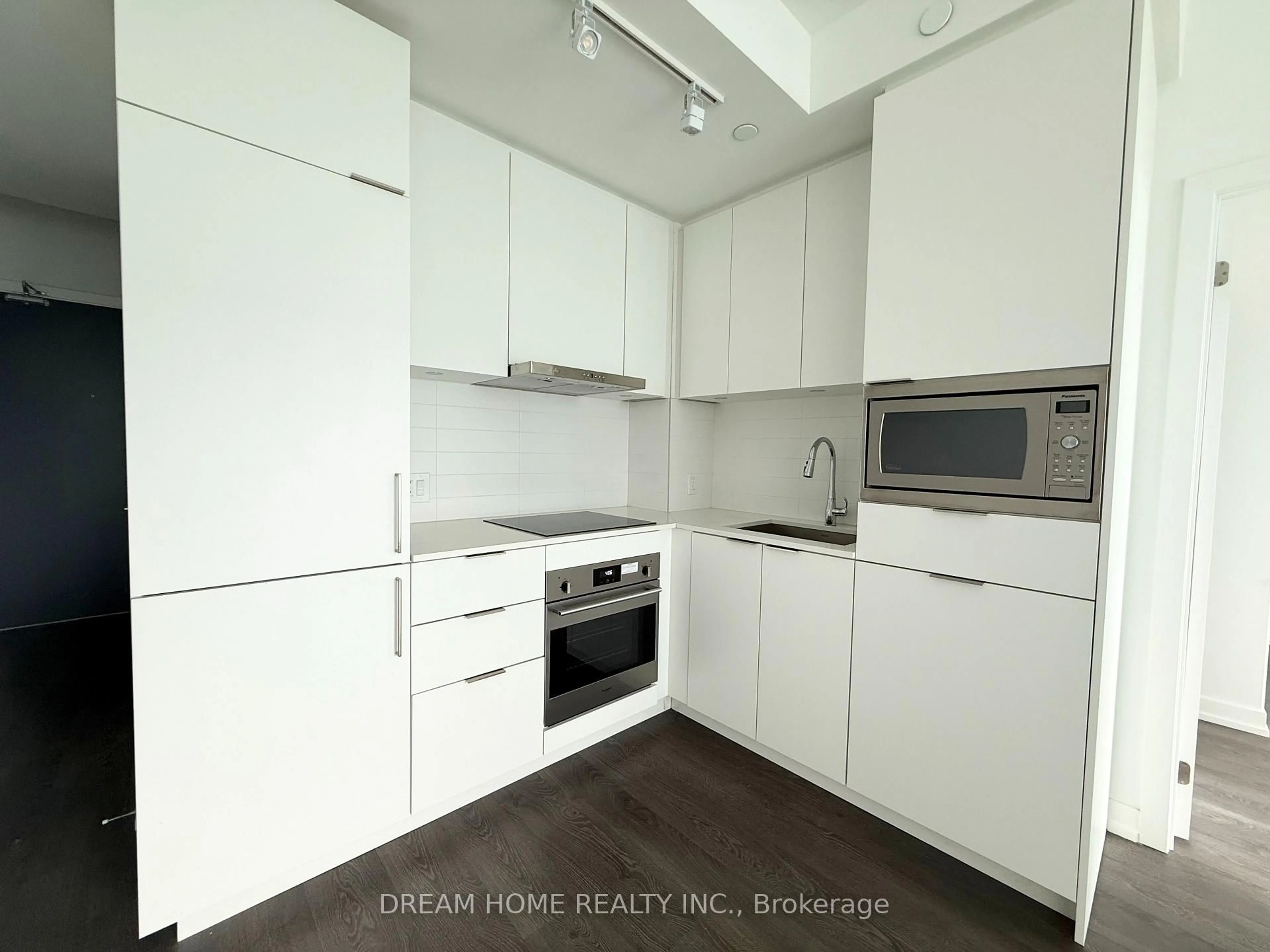 Standard kitchen, unknown for 7 Golden Lion Hts #N1006, Toronto Ontario M2M 0C1