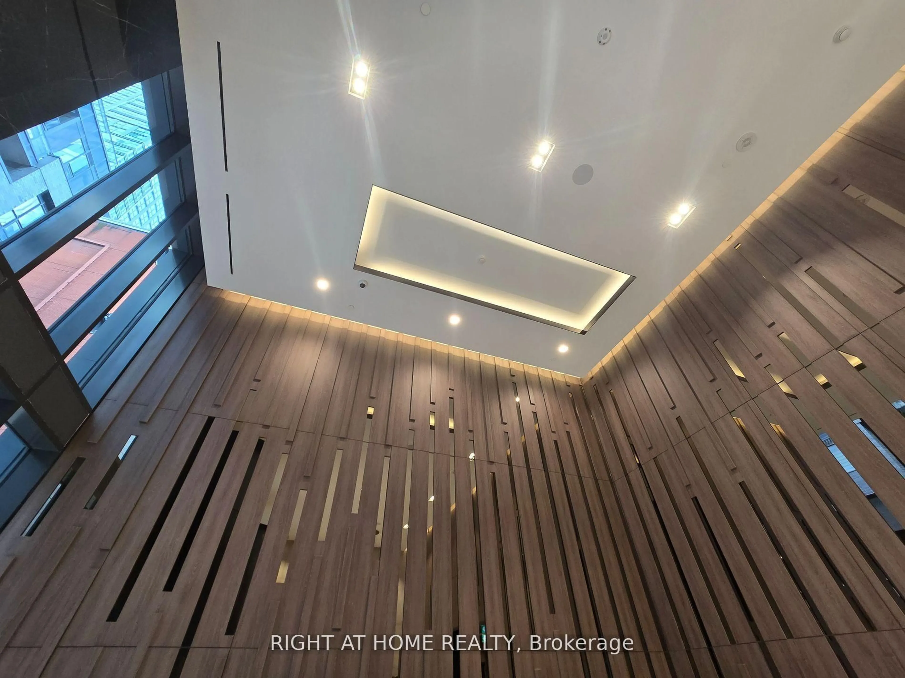 Indoor foyer for 55 Mercer St #4112, Toronto Ontario M5V 1H2