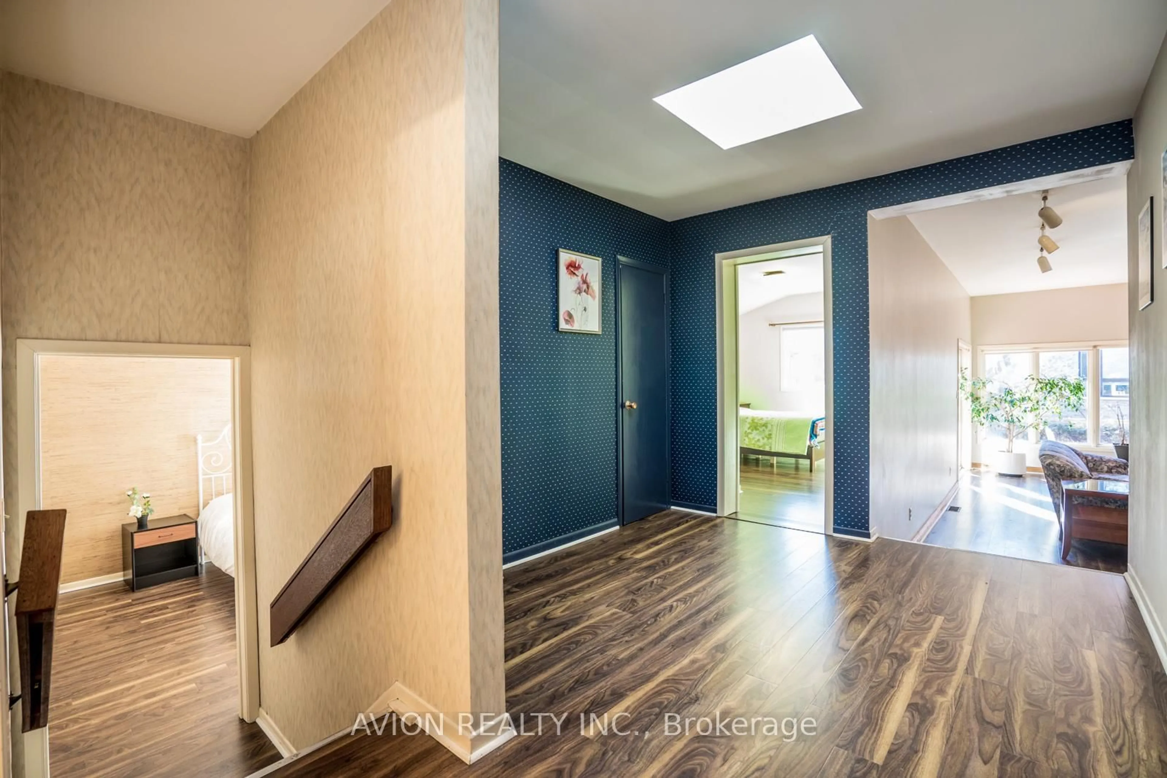 Indoor entryway for 215 Dunview Ave, Toronto Ontario M2N 4H9