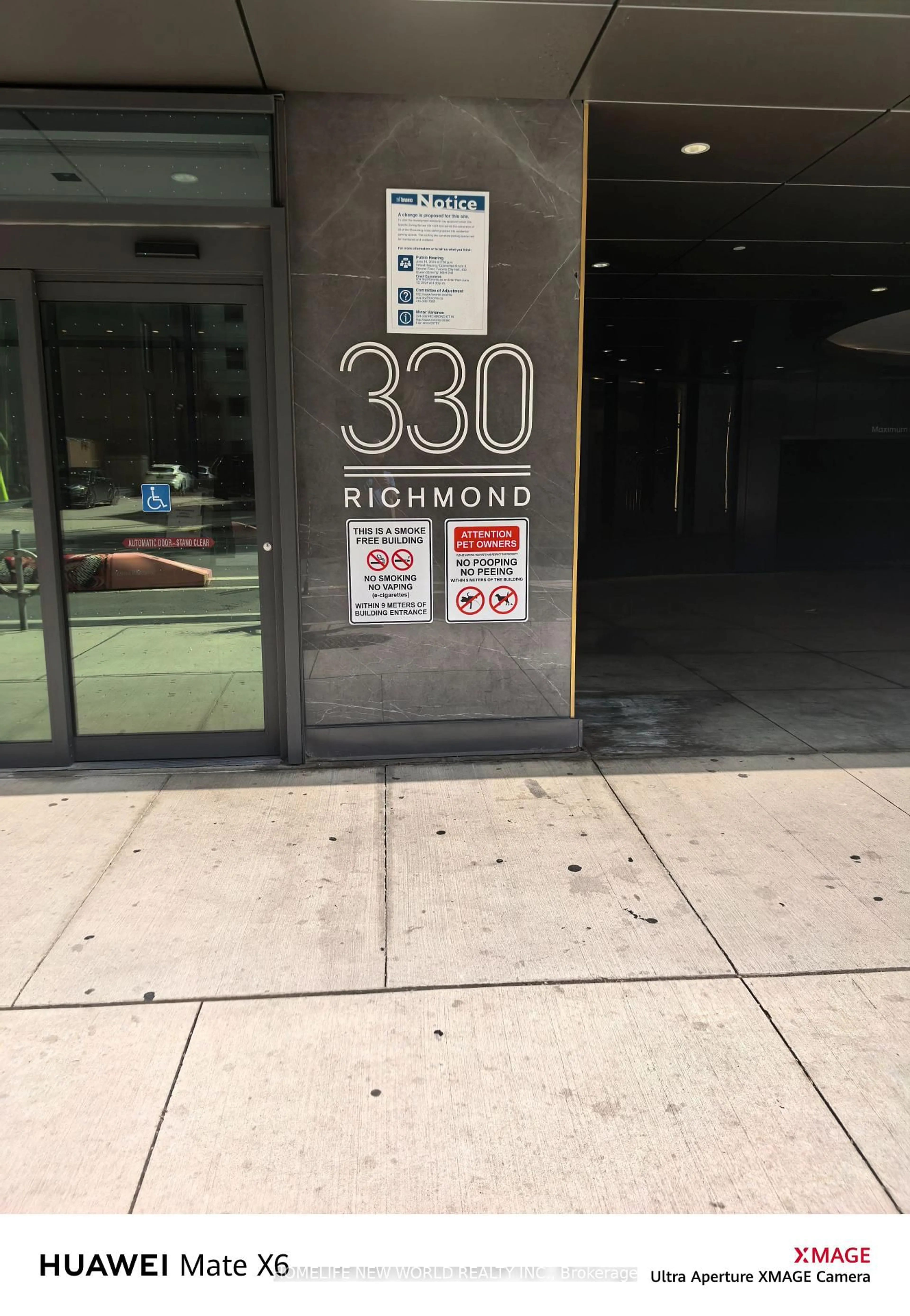 Indoor foyer for 330 Richmond St #605, Toronto Ontario M5V 0M4