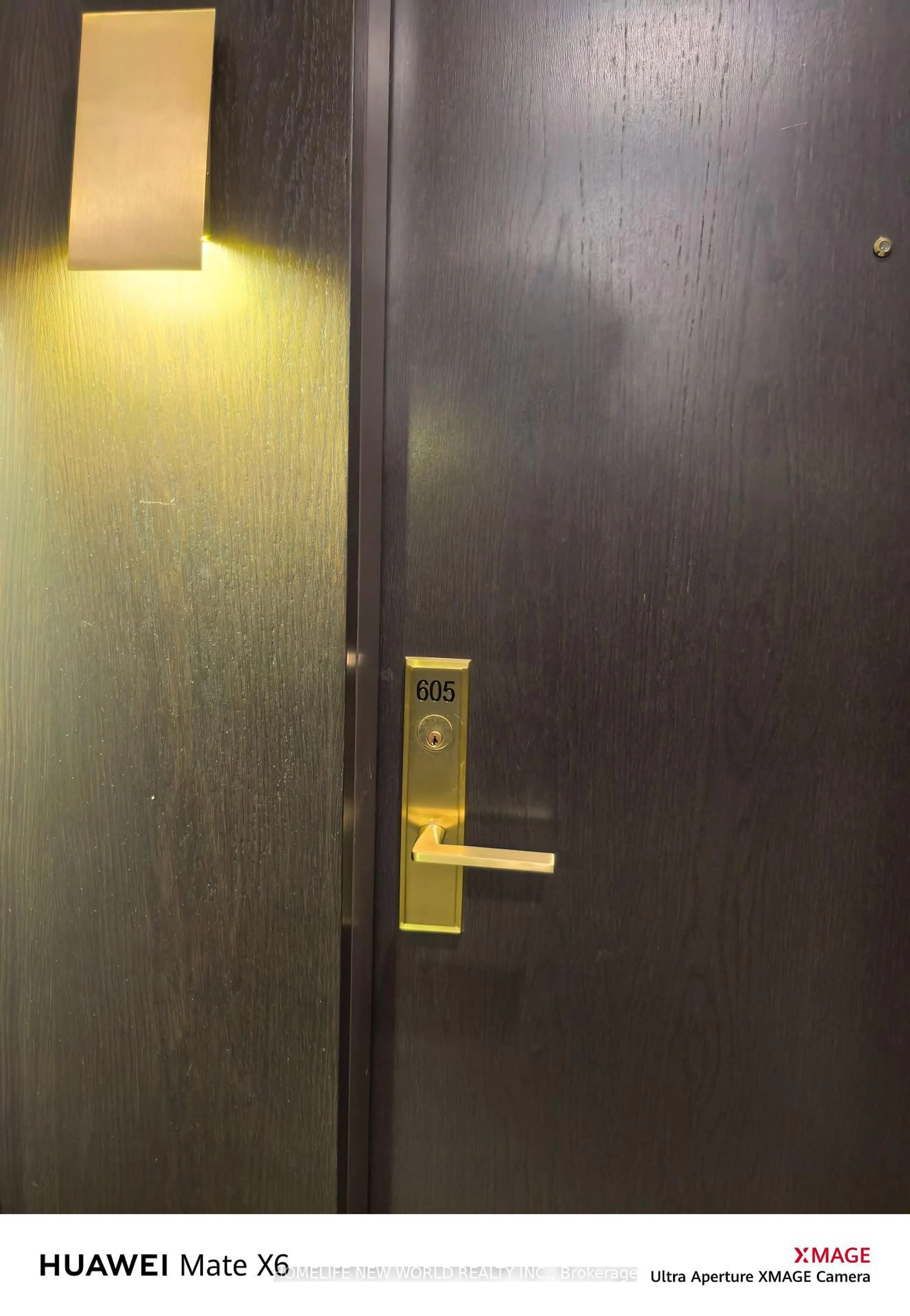 Indoor foyer for 330 Richmond St #605, Toronto Ontario M5V 0M4