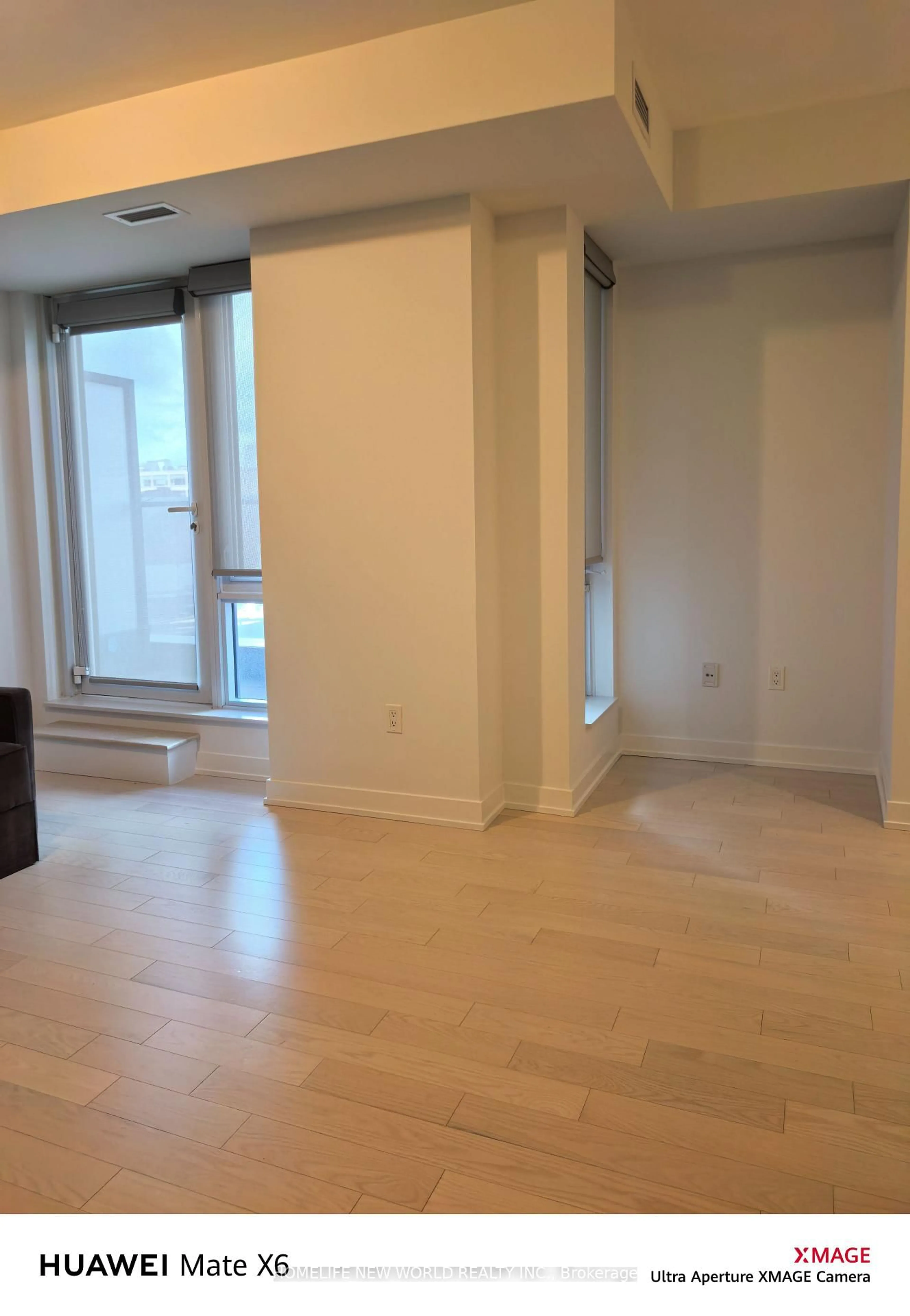 A pic of a room for 330 Richmond St #605, Toronto Ontario M5V 0M4