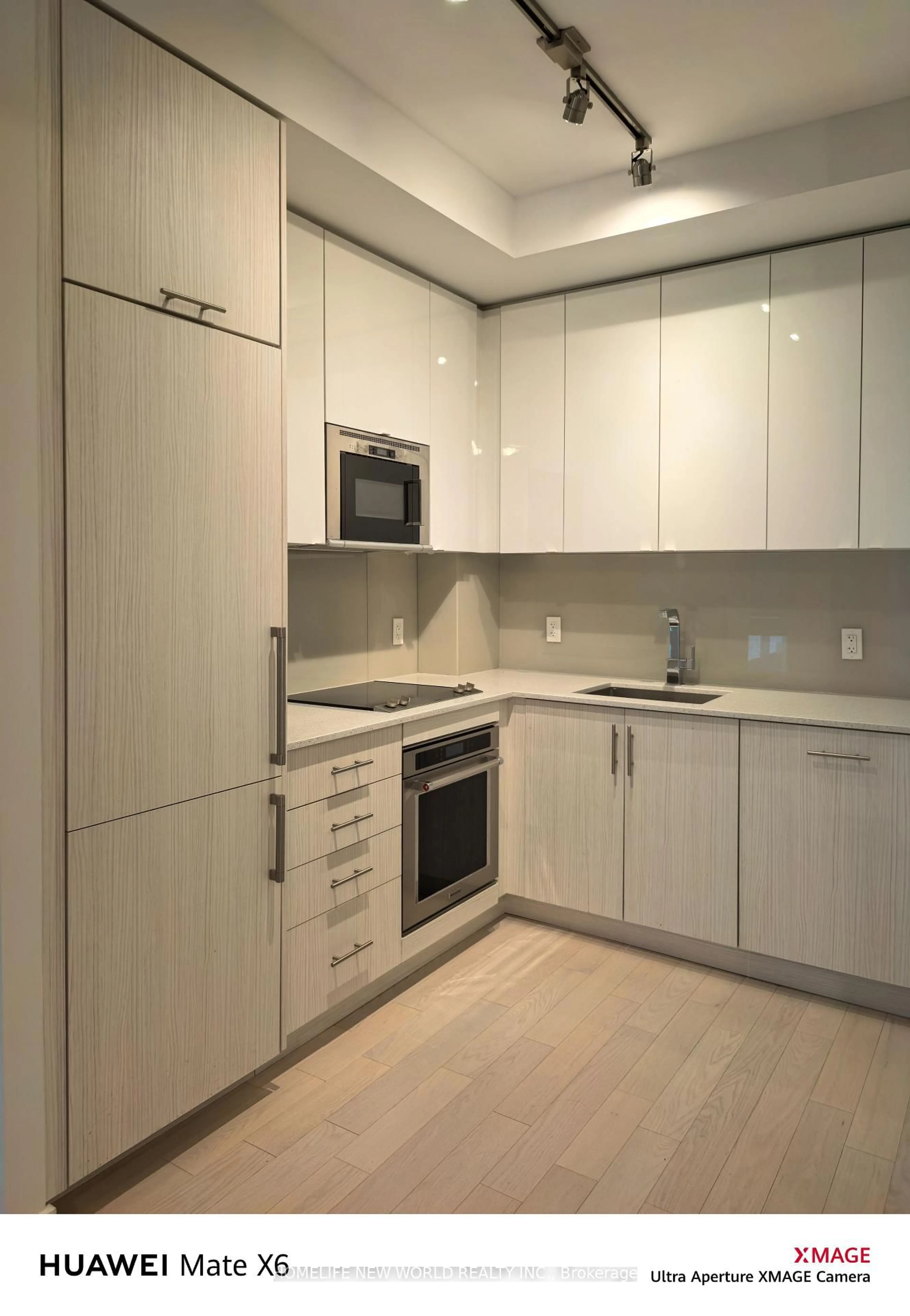Standard kitchen, unknown for 330 Richmond St #605, Toronto Ontario M5V 0M4