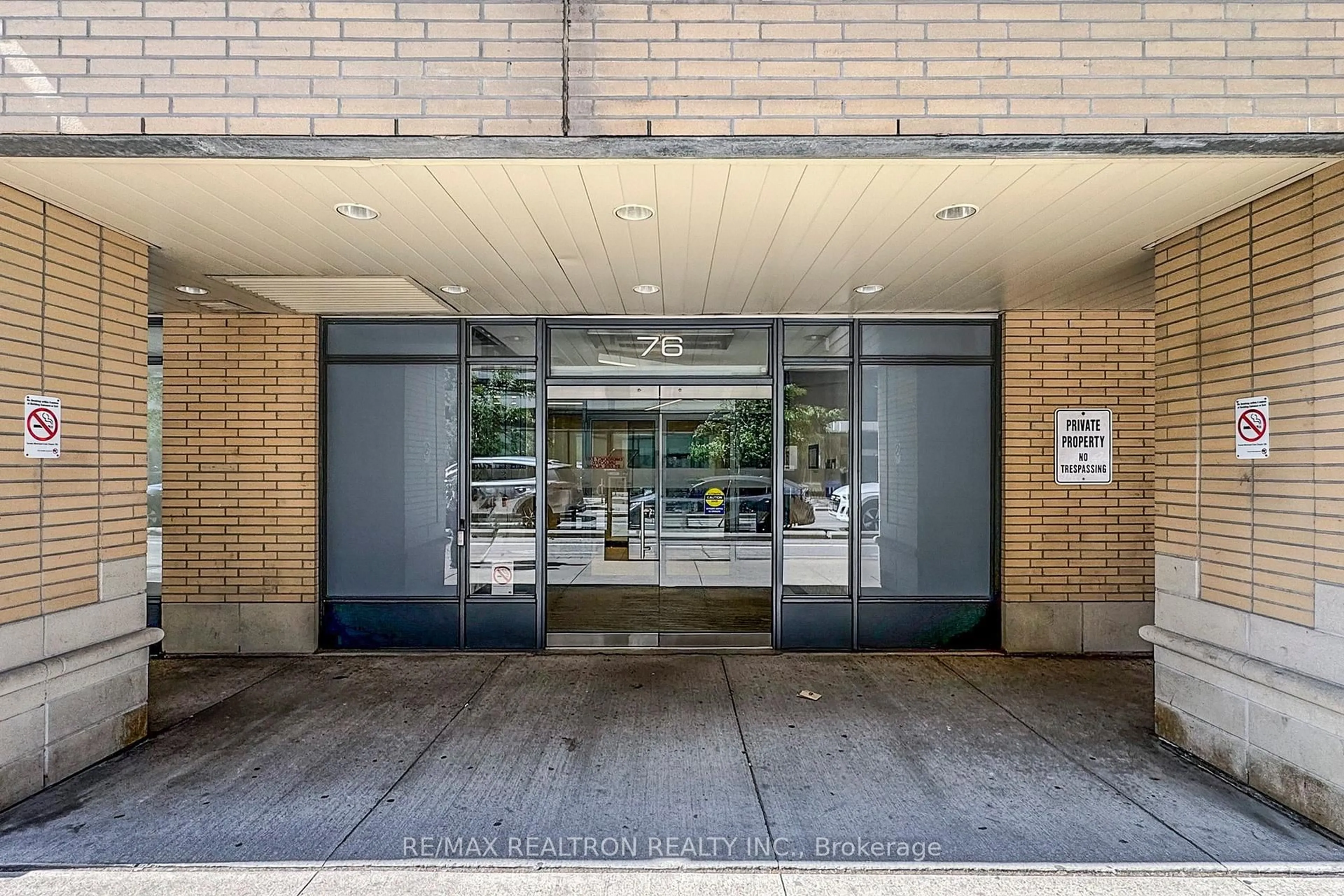Indoor foyer for 76 Shuter St #808, Toronto Ontario M5B 2N2