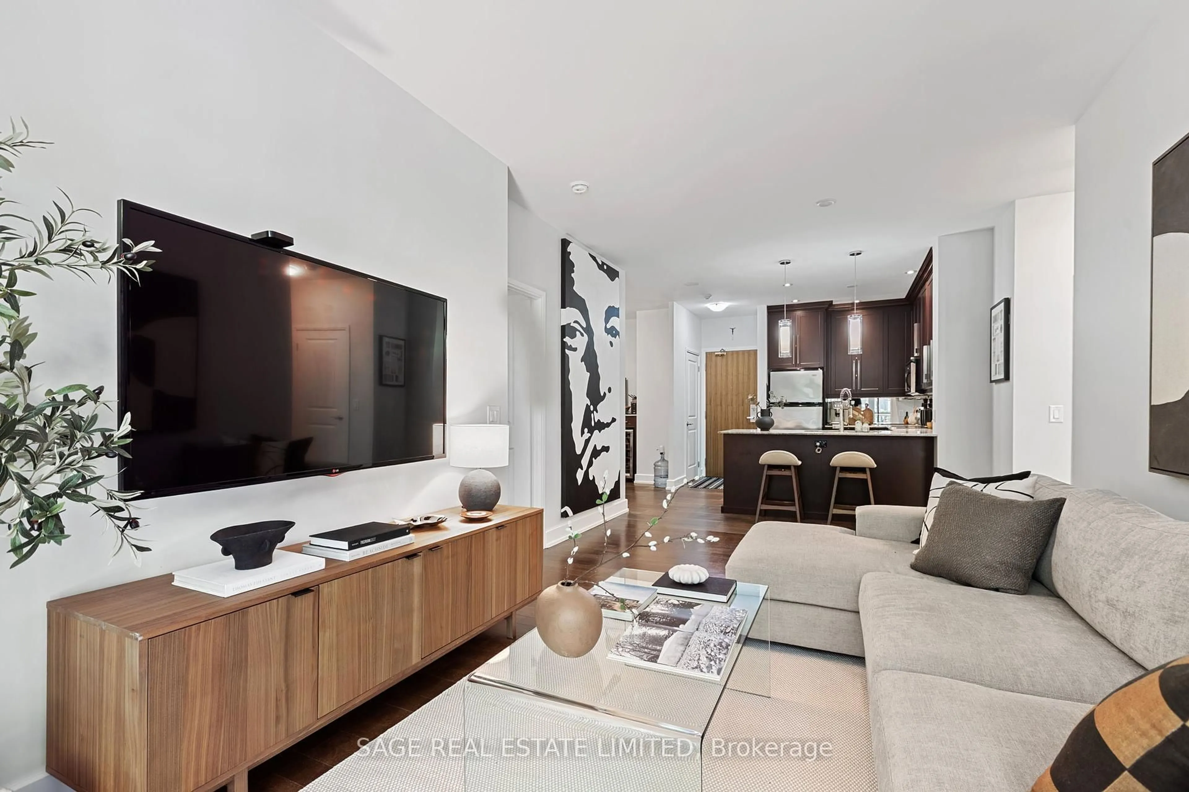 Living room with furniture, unknown for 88 Broadway Ave #103, Toronto Ontario M4P 0A5