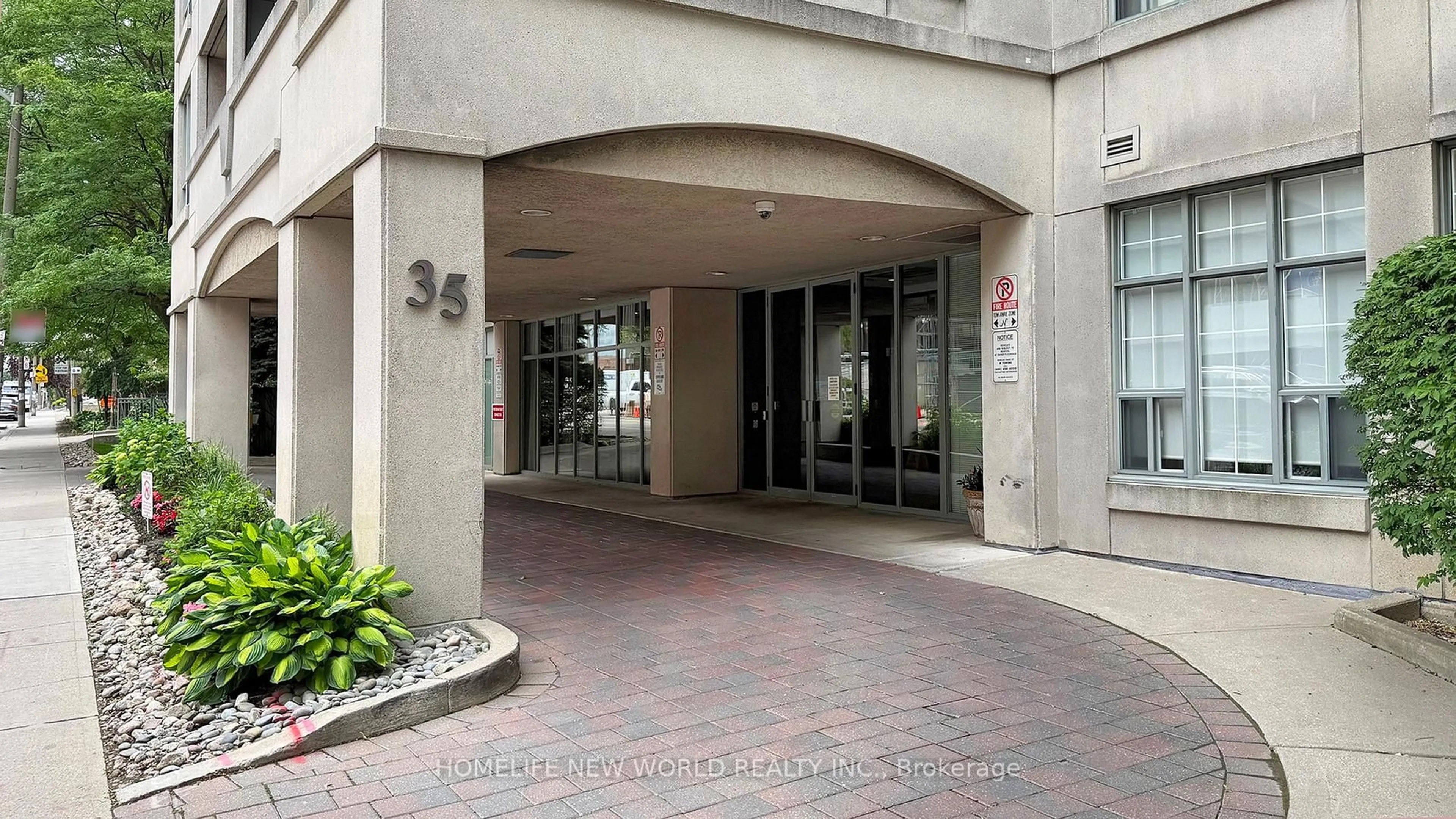 Indoor foyer for 35 Merton St #603, Toronto Ontario M4S 3G4