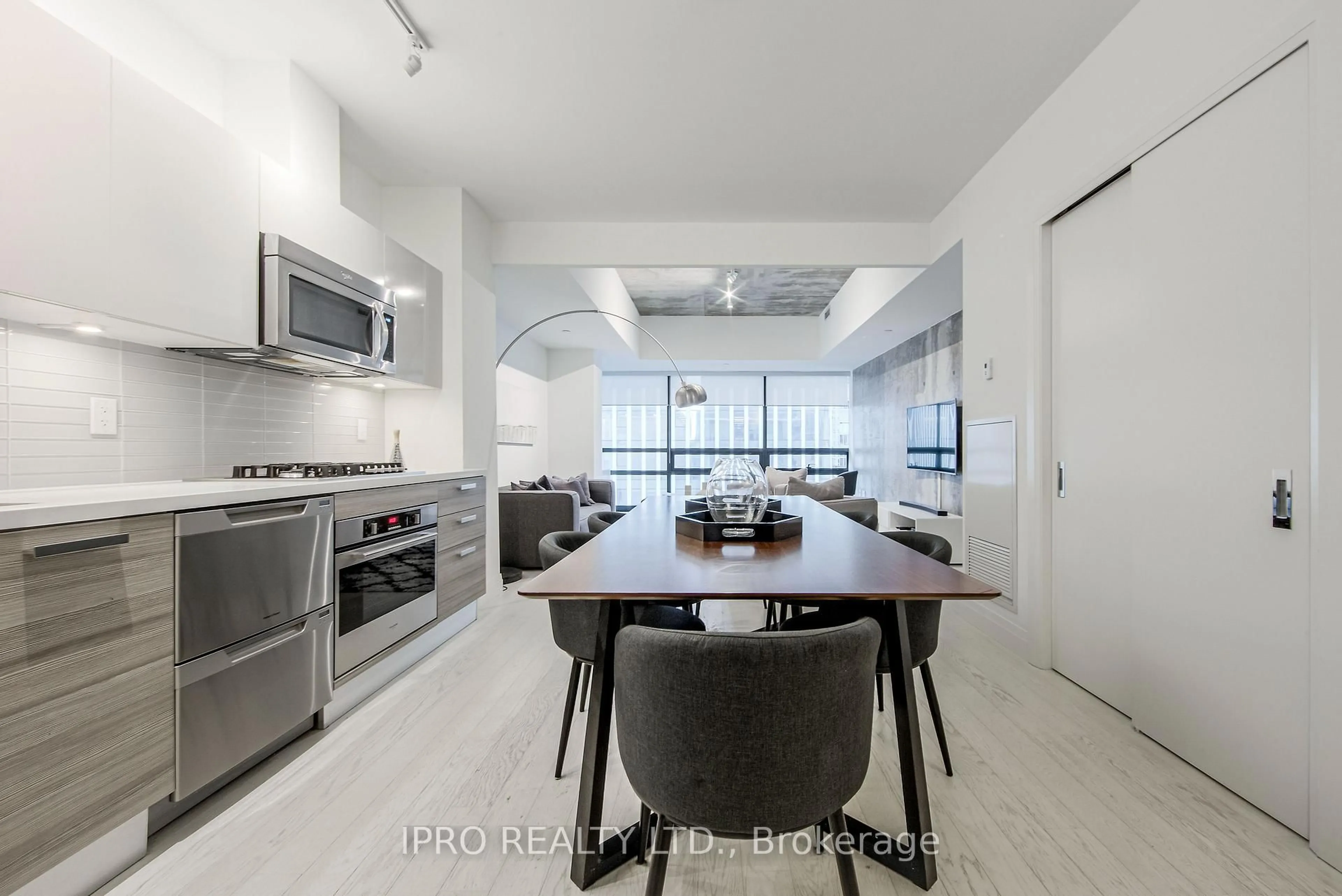 Open concept kitchen, ceramic/tile floor for 224 King St #501, Toronto Ontario M5V 1H8