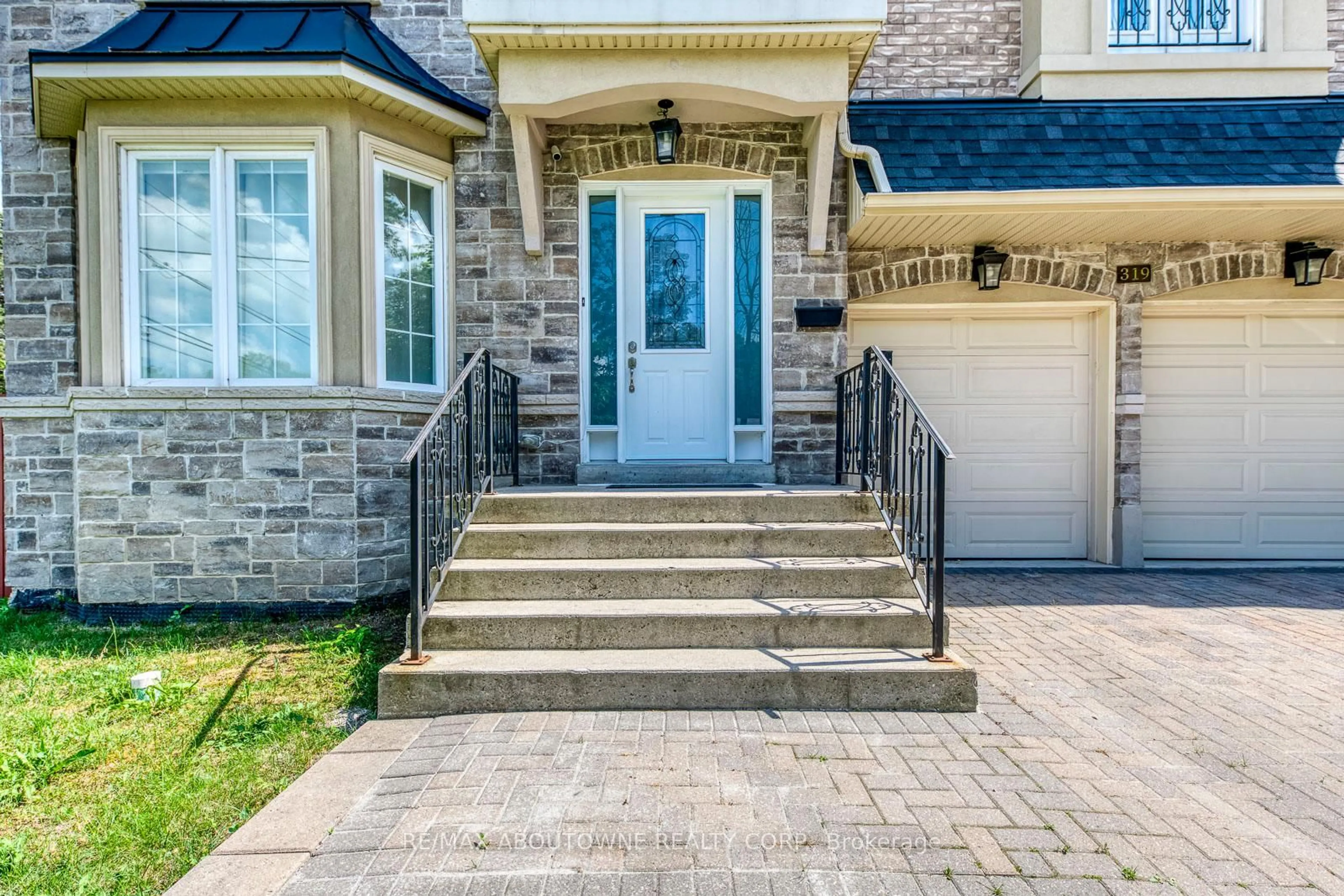 Home with brick exterior material, street for 319 Holmes Ave, Toronto Ontario M2N 4N3