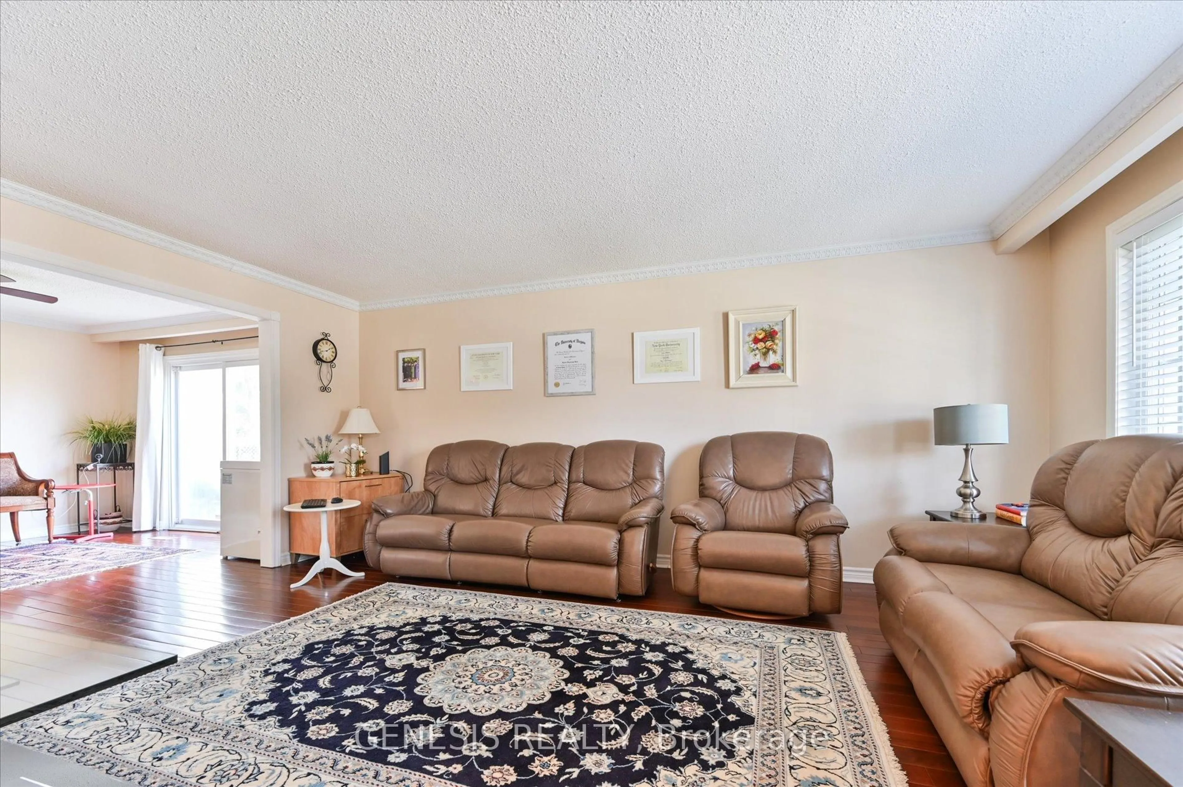 Living room with furniture, unknown for 242 Banbury Rd, Toronto Ontario M3B 3C8