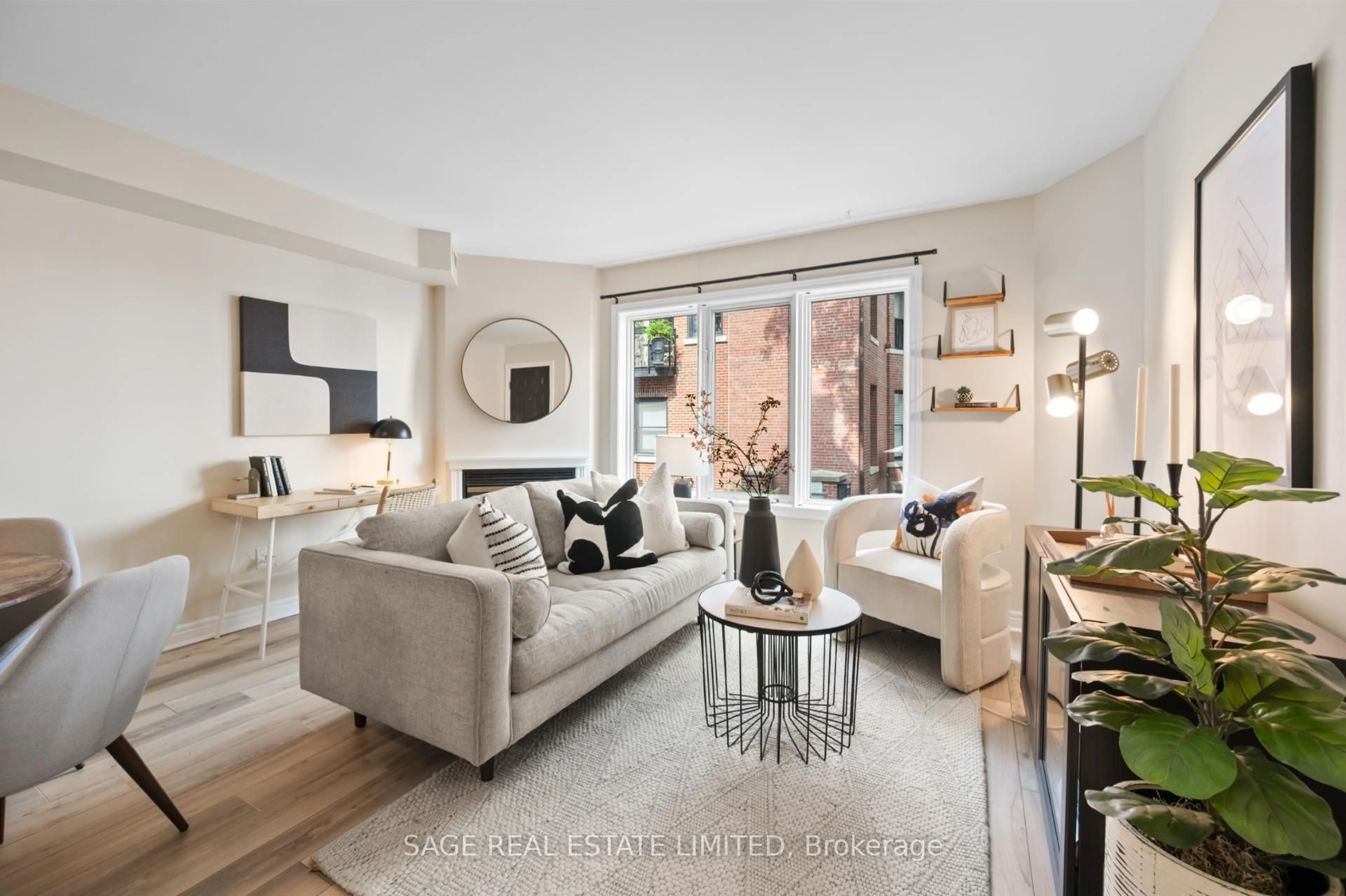 Living room with furniture, unknown for 232 St George St #15, Toronto Ontario M5R 2N5