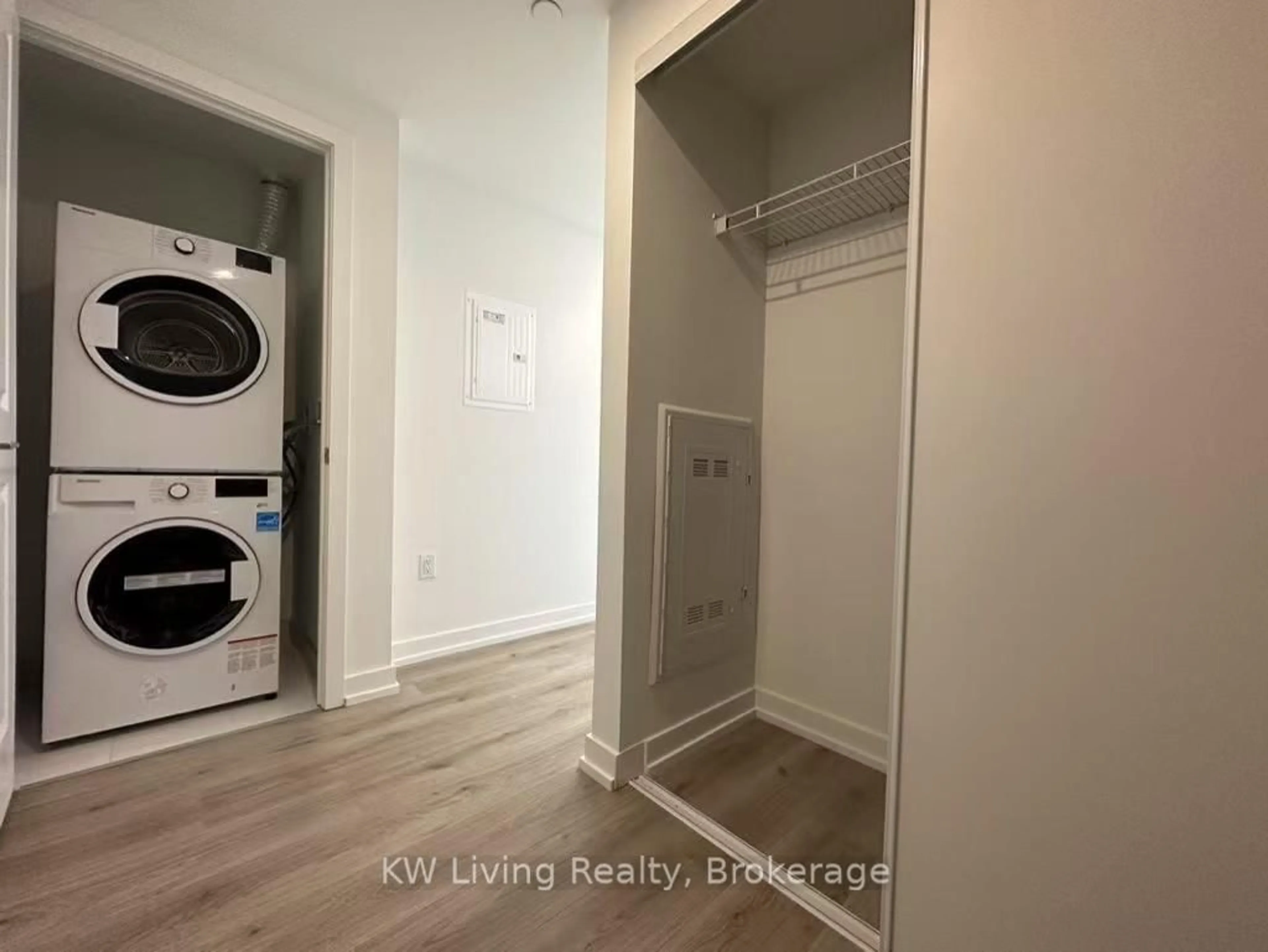 Laundry room for 395 Bloor St #4004, Toronto Ontario M4W 0B4