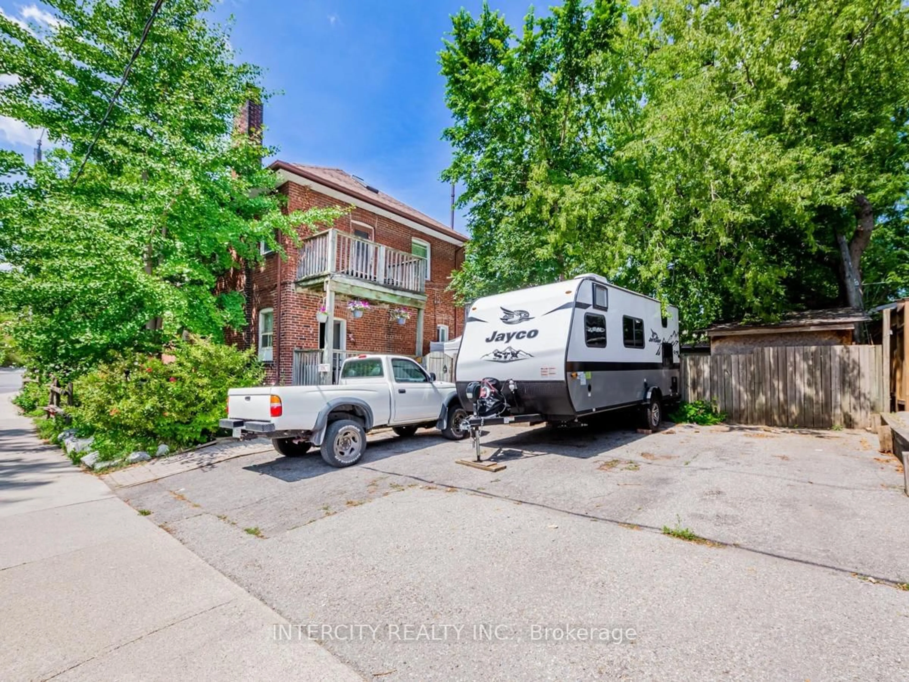 A pic from outside/outdoor area/front of a property/back of a property/a pic from drone, street for 111 Alberta Ave, Toronto Ontario M6H 2S1