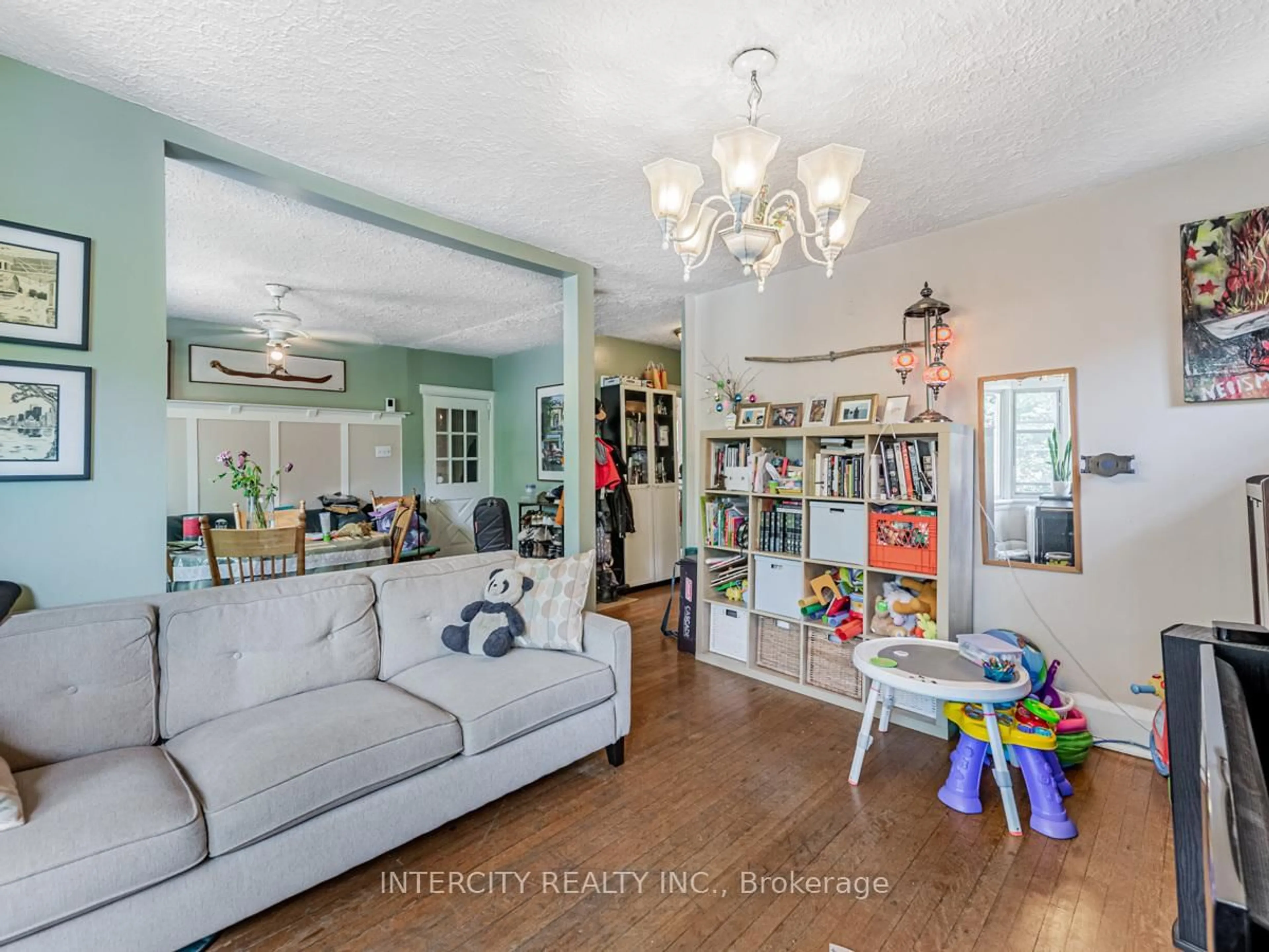 Living room with furniture, unknown for 111 Alberta Ave, Toronto Ontario M6H 2S1