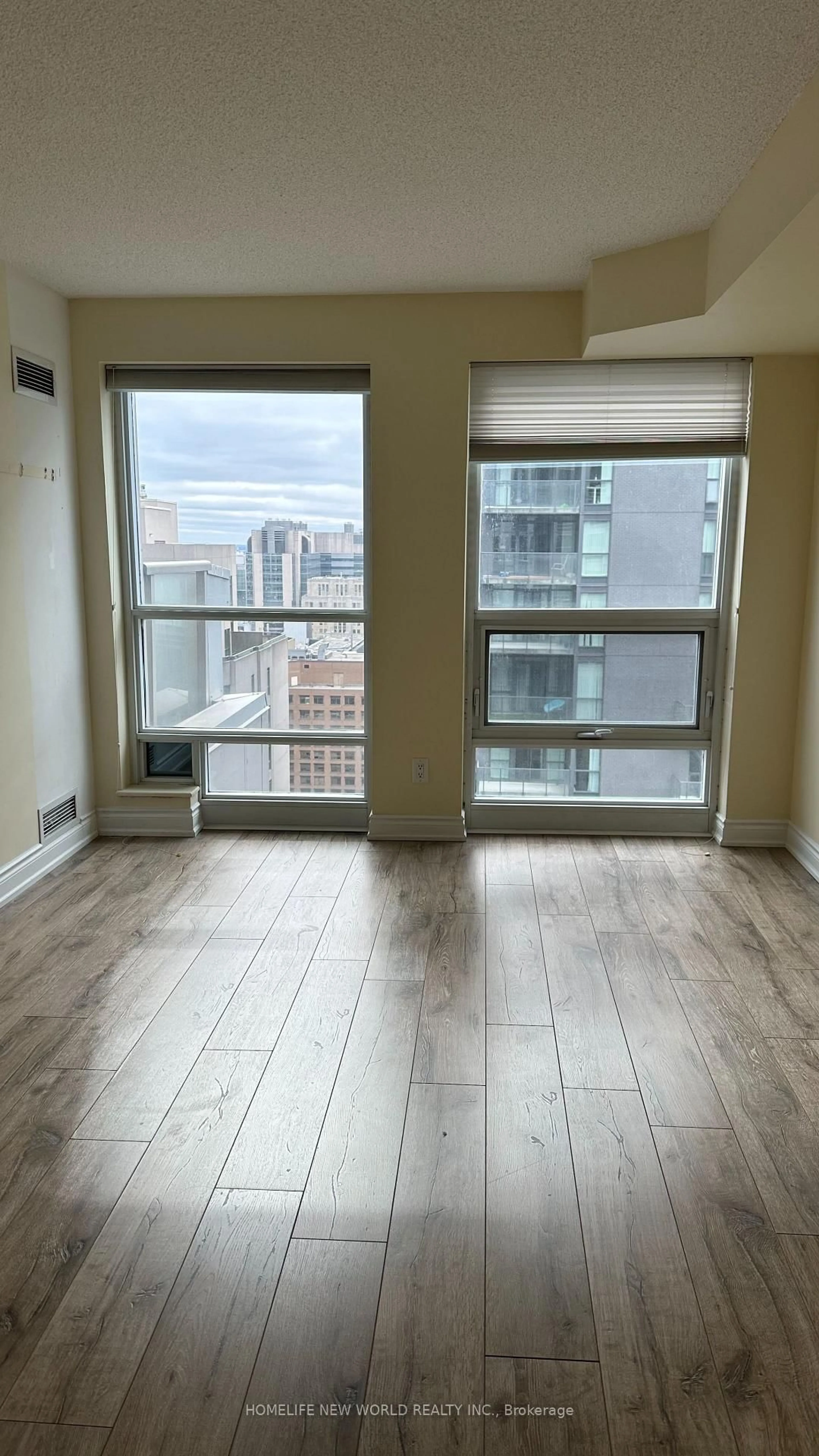 A pic of a room for 763 Bay St #3210, Toronto Ontario M5G 2R3