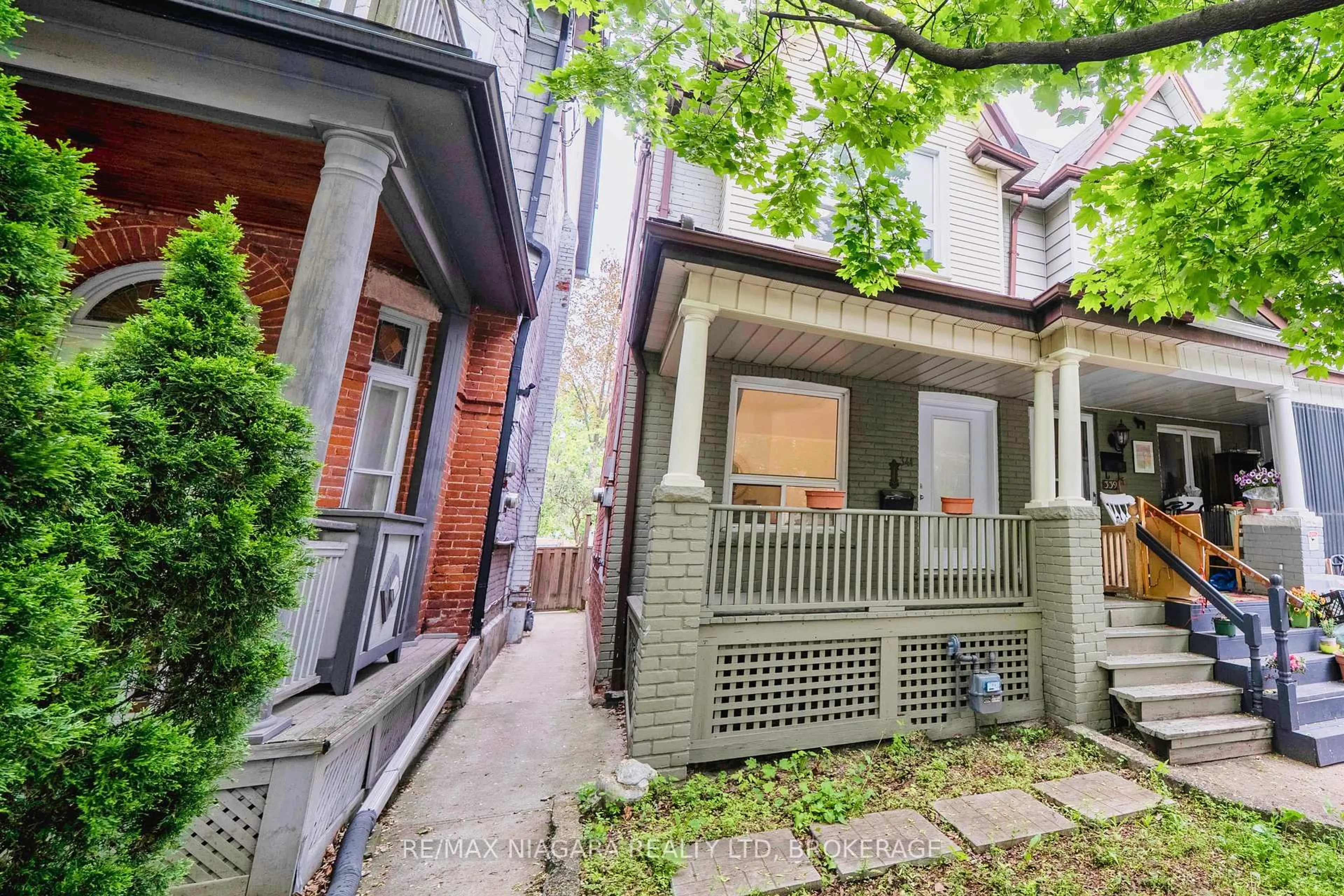 Unknown for 341 Clinton St, Toronto Ontario M6G 2Y7